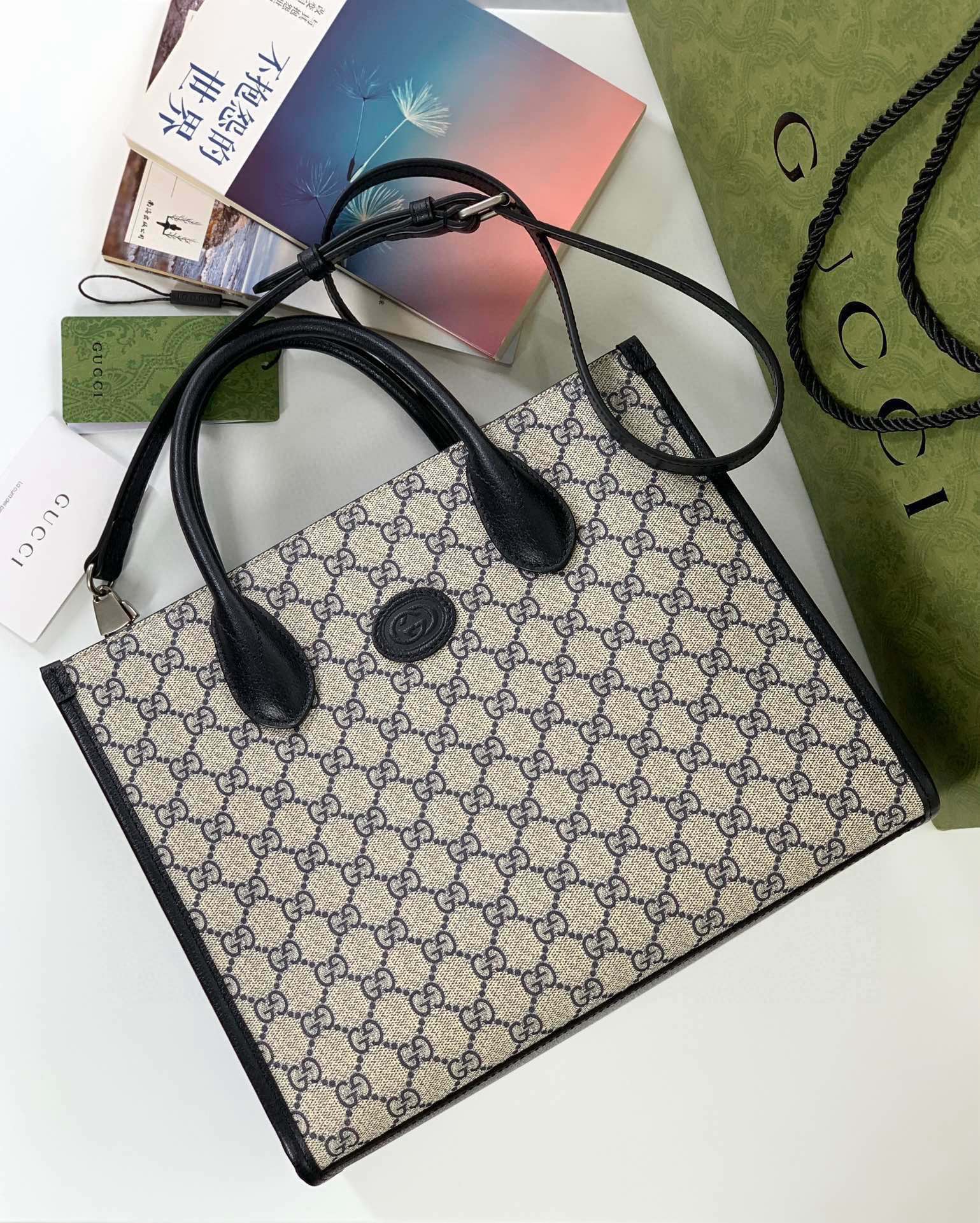 G*u*i ggtote bag-31x26.5x14cm