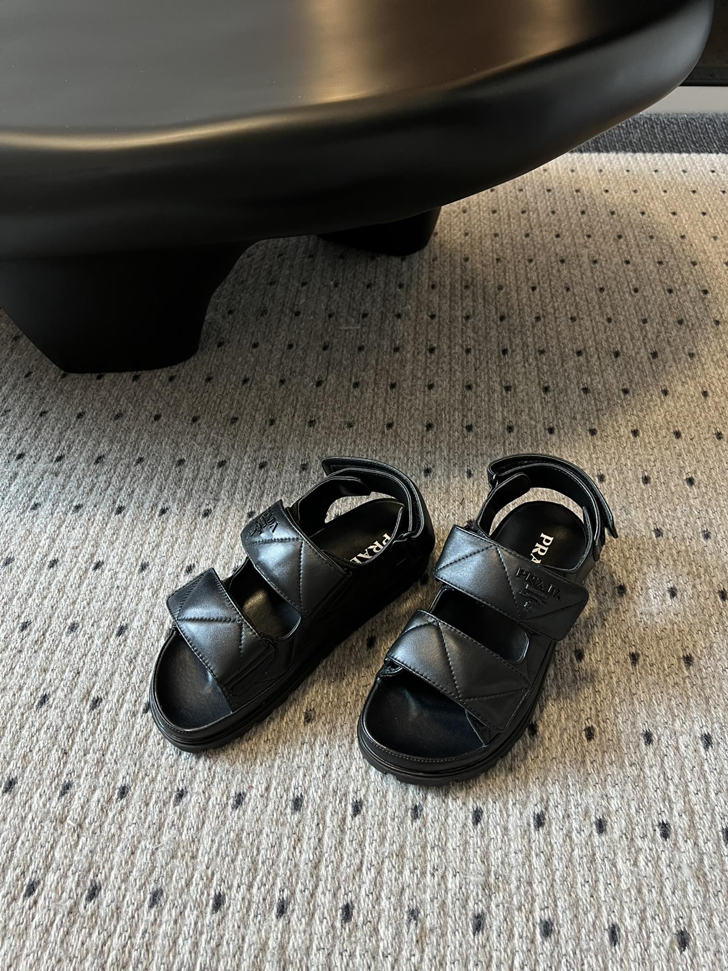 Pra*a sandals