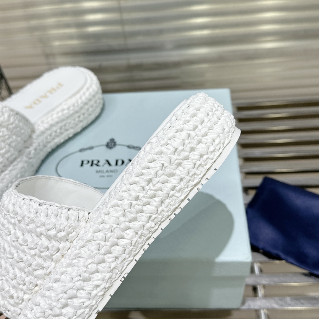 Pra*a sandals