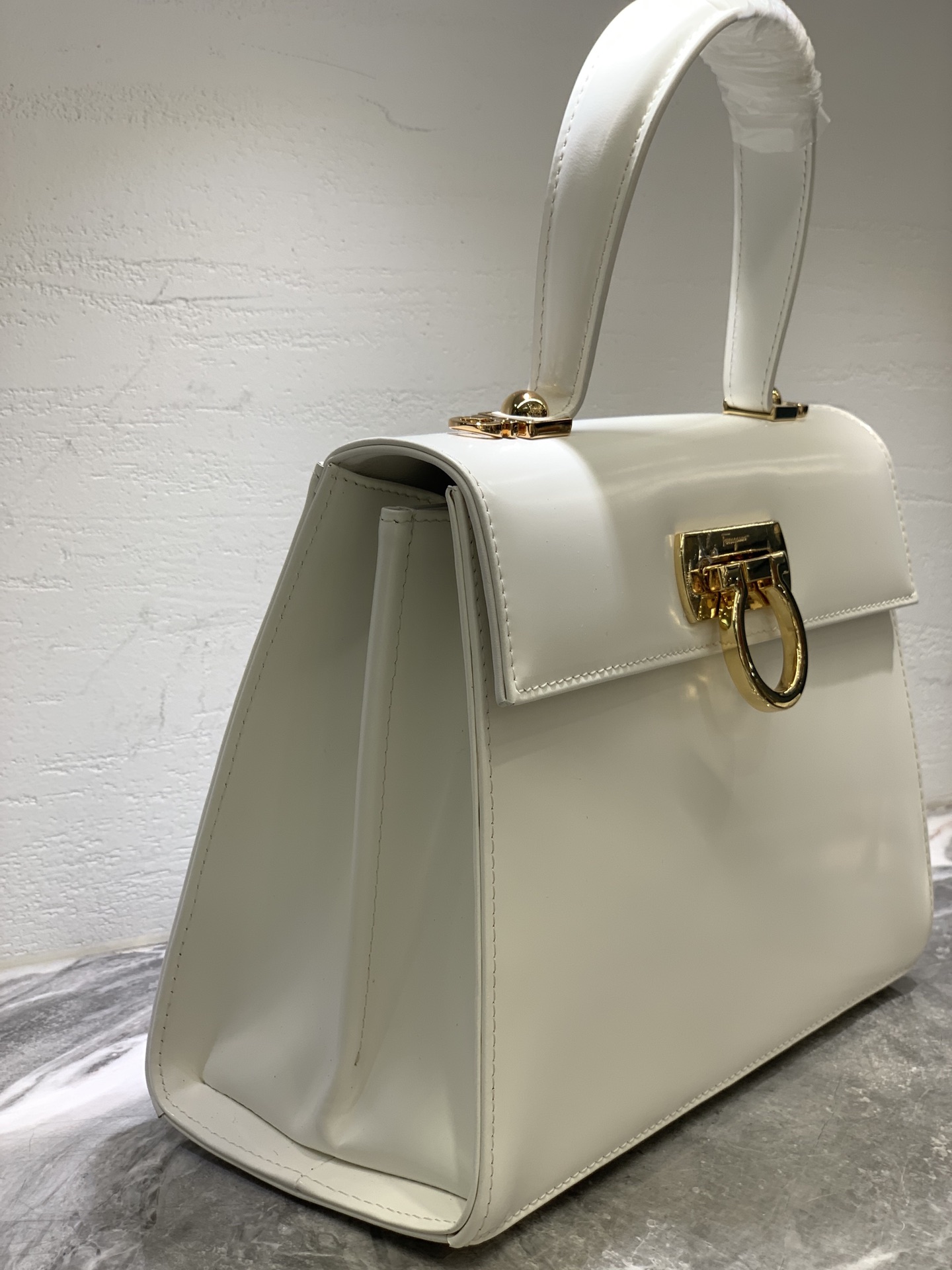 Ferragamo Tote-27×20×10CM