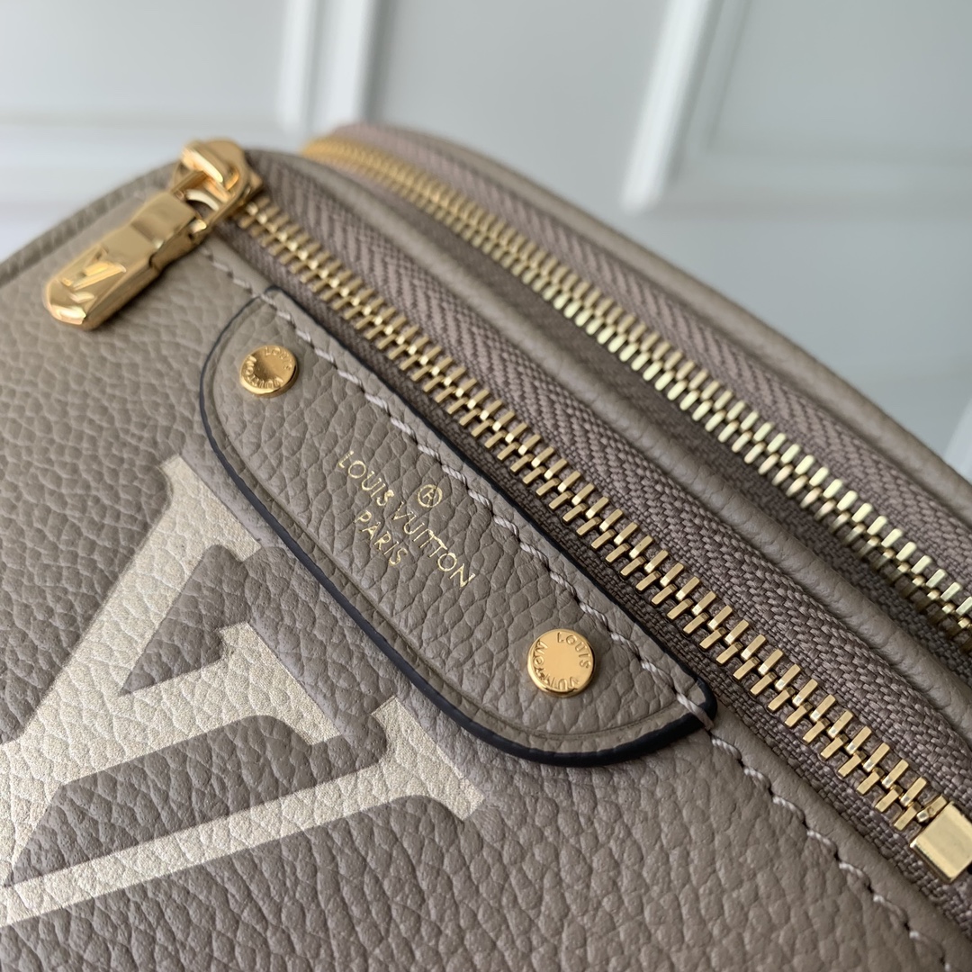 l0*is V*t0n mini bumbag-17 x 12 x 9.5cm