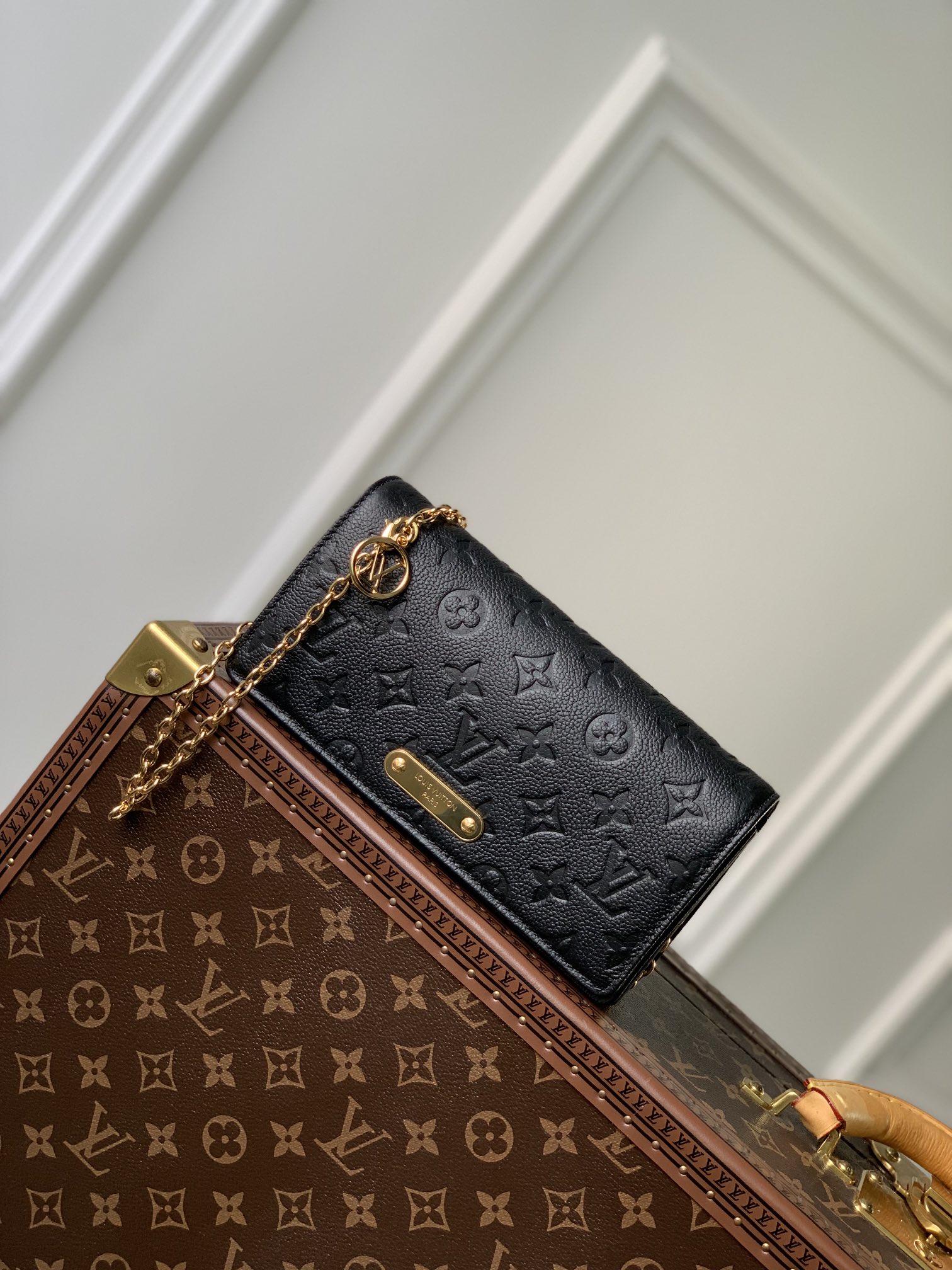 l0*is V*t0n wallet on chain metis-m83233 -22*15*5.5cm