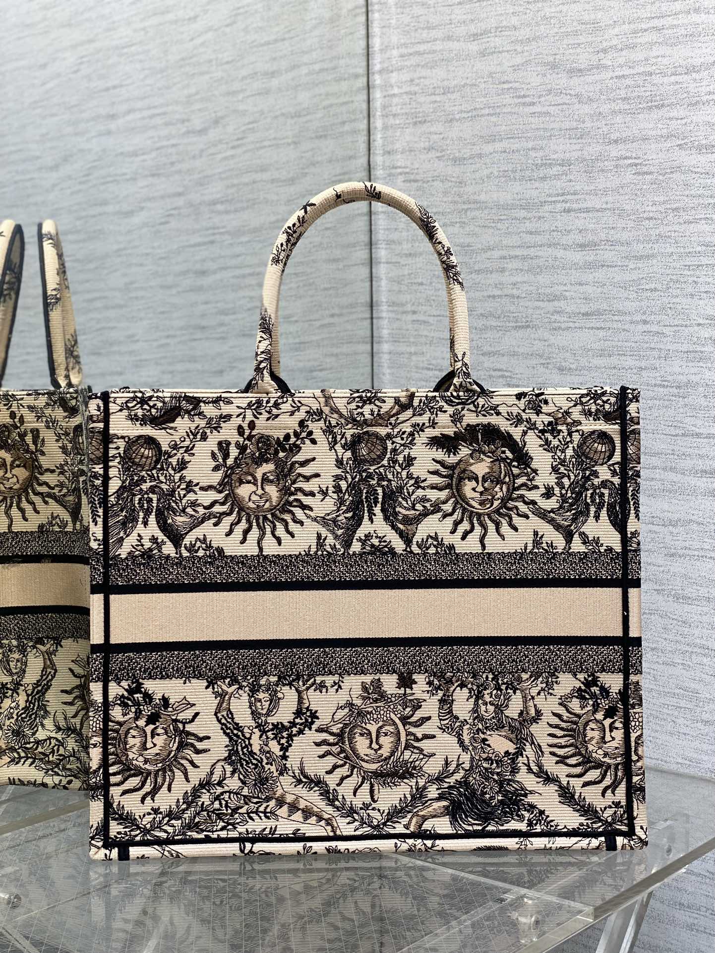 D*or book tote