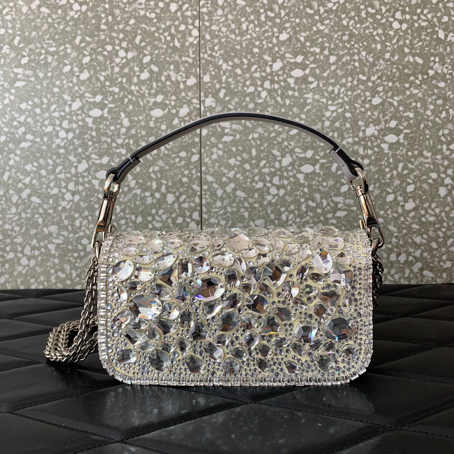 Va1e*ntin0 garavani mini loco bag-20*11*5cm