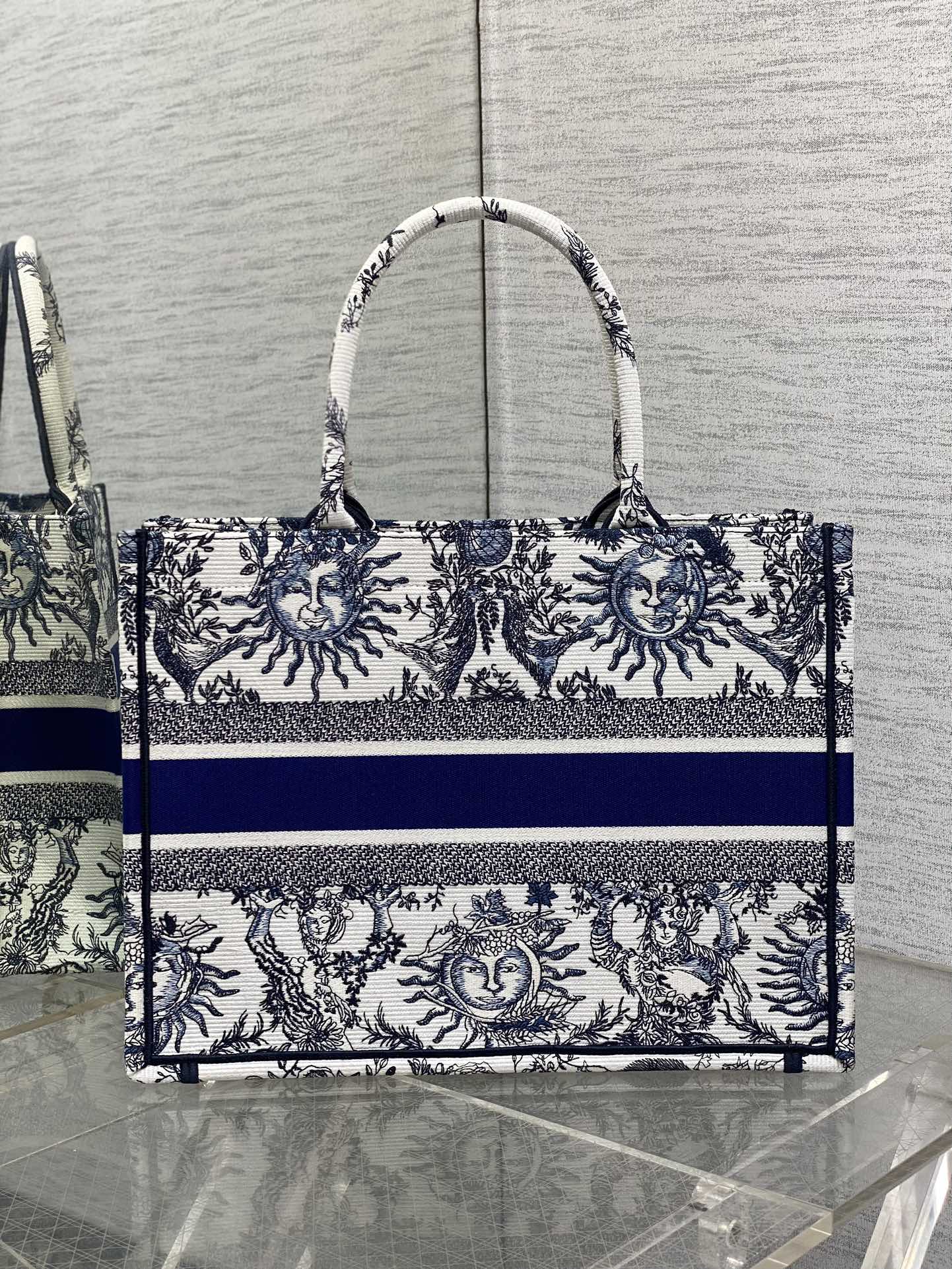 D*or small book tote-36.5cm