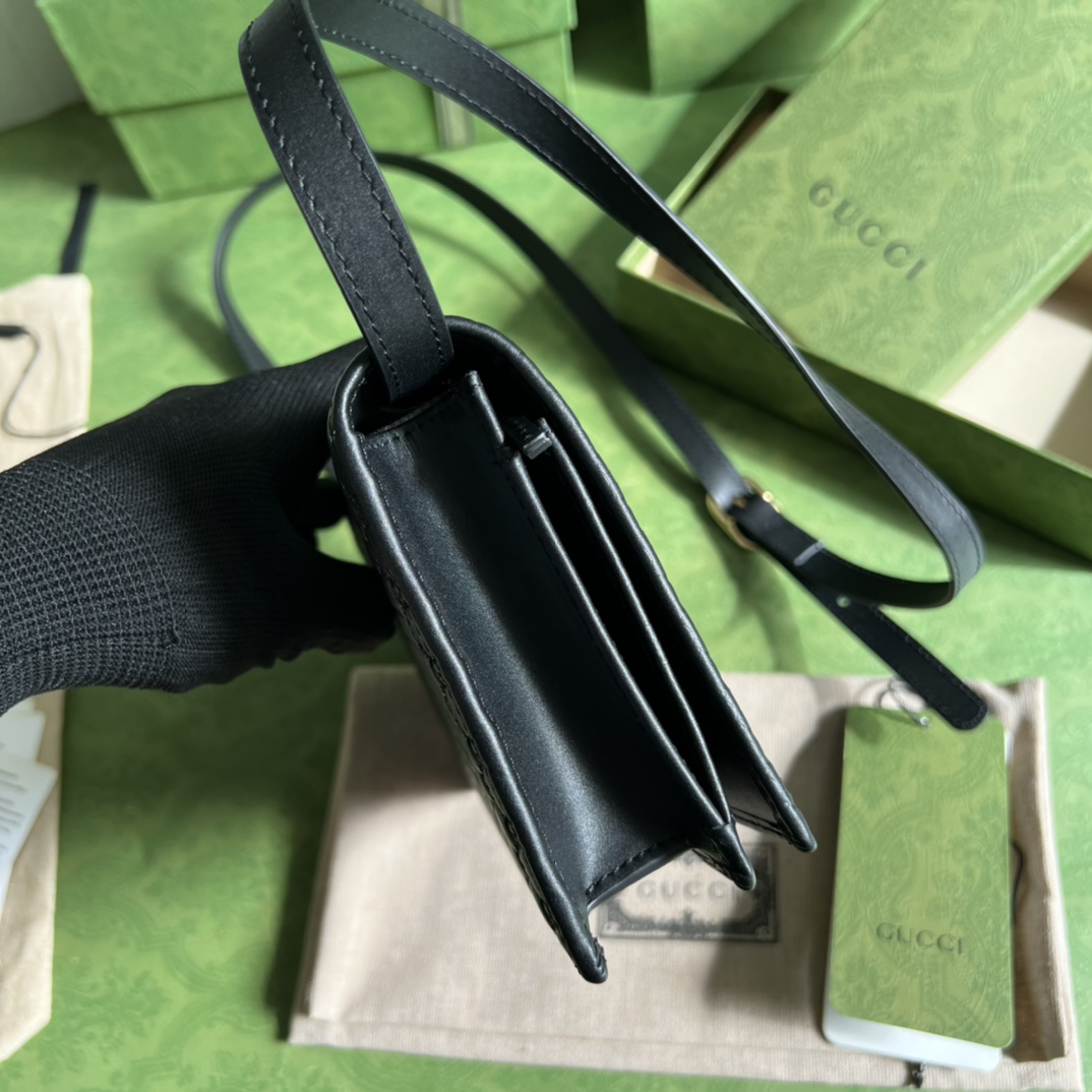 G*u*i wallet-21*12*3.5cm