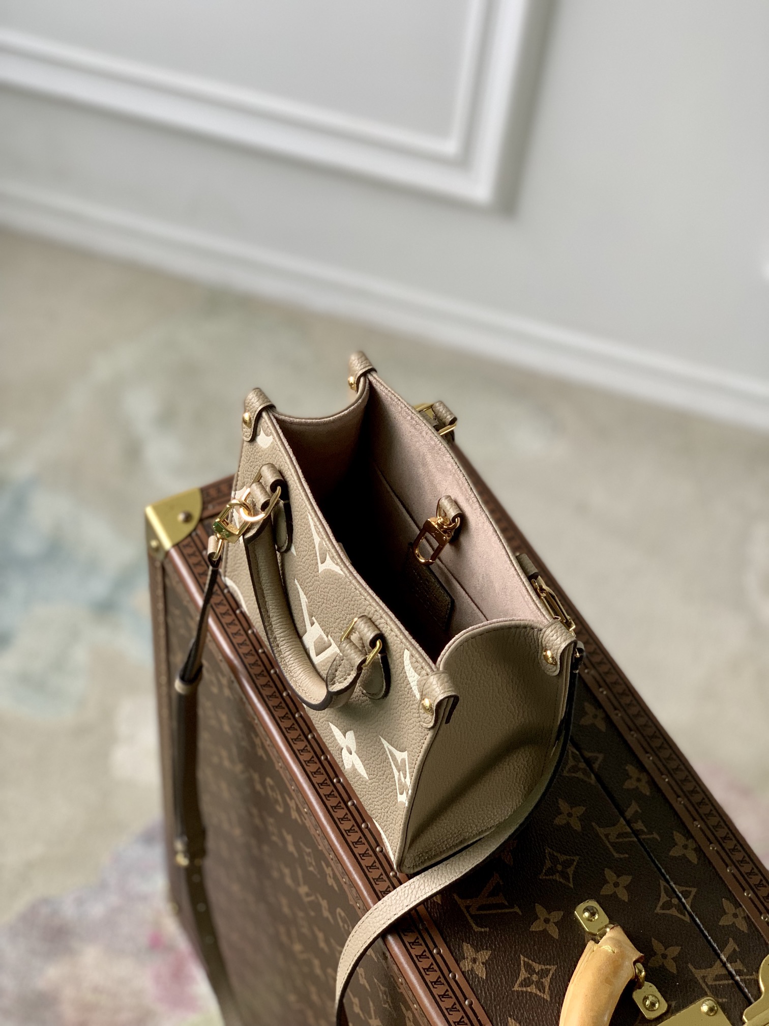l0*is V*t0n onthego bb handbag-18*15*8.5cm