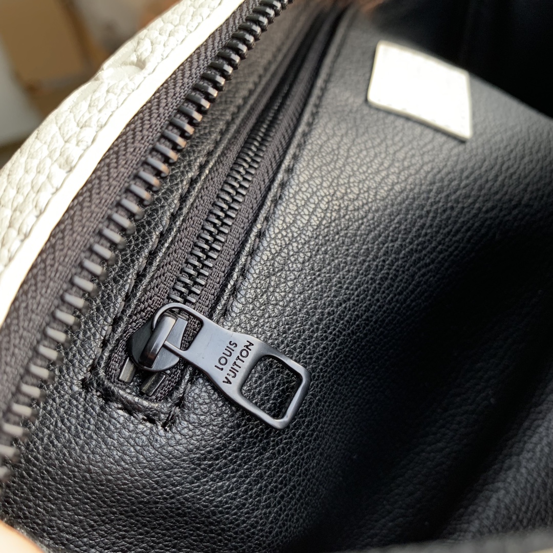 l0*is V*t0n locker dopp kit pouch -28 x 15 x 16.5cm