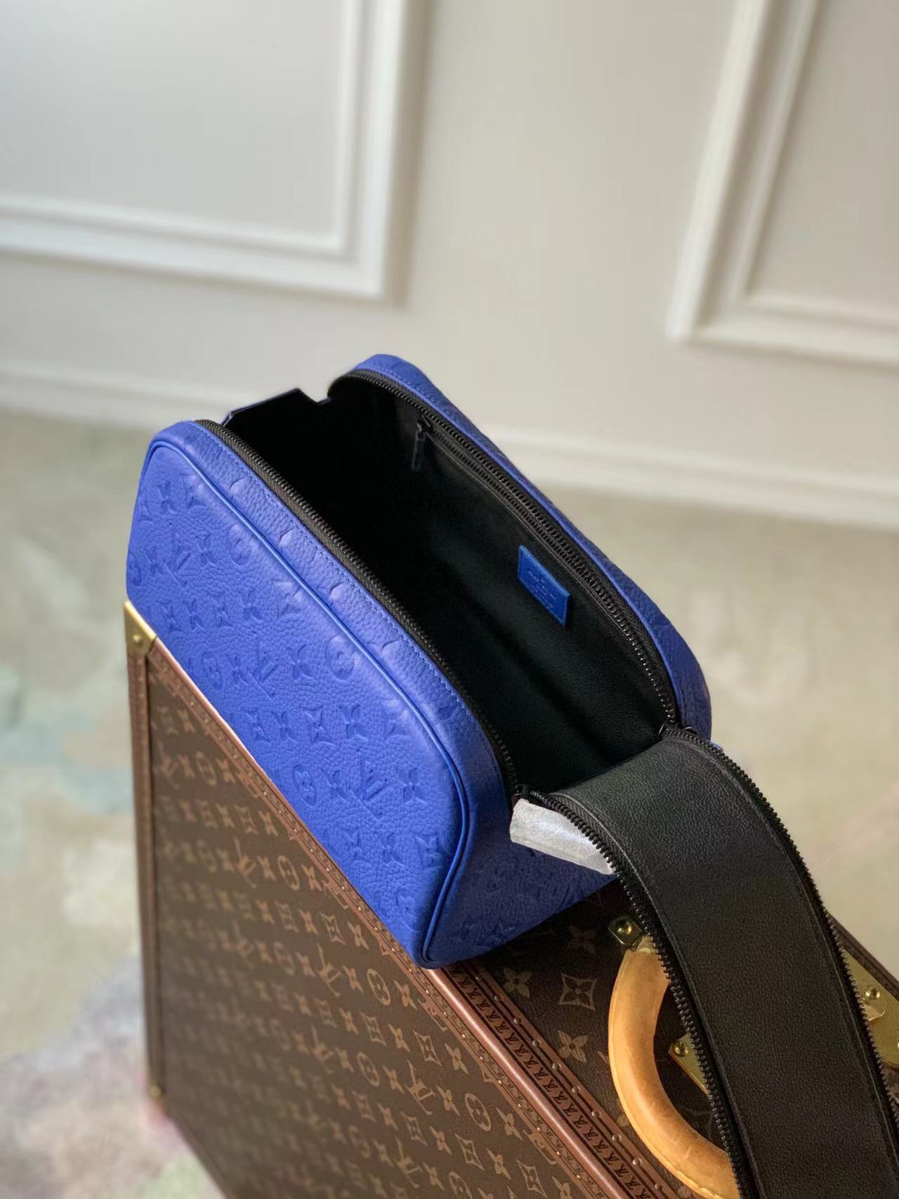 l0*is V*t0n locker dopp kit pouch -28 x 15 x 16.5cm