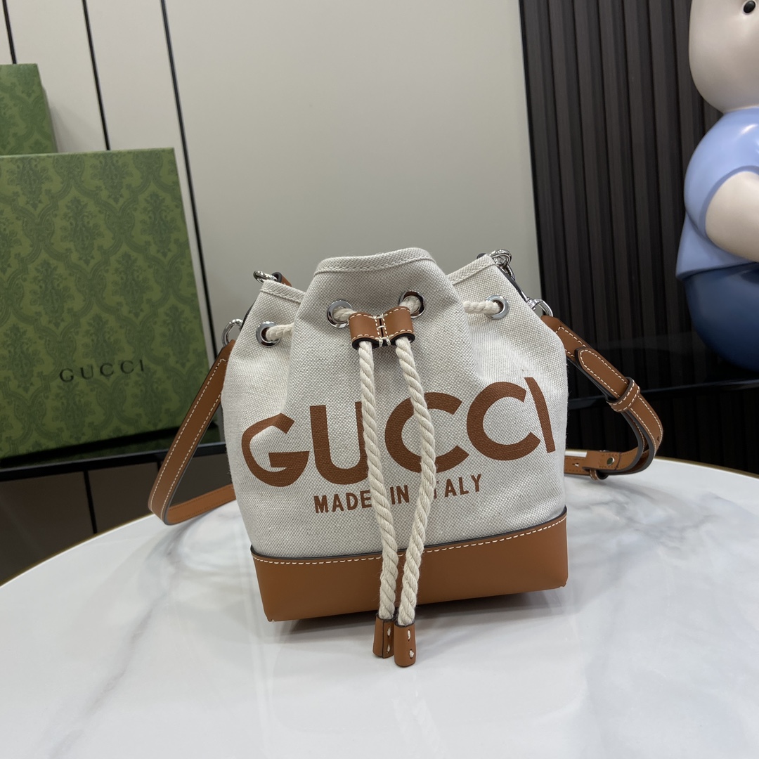 G*u*i backpack-16*21*11cm