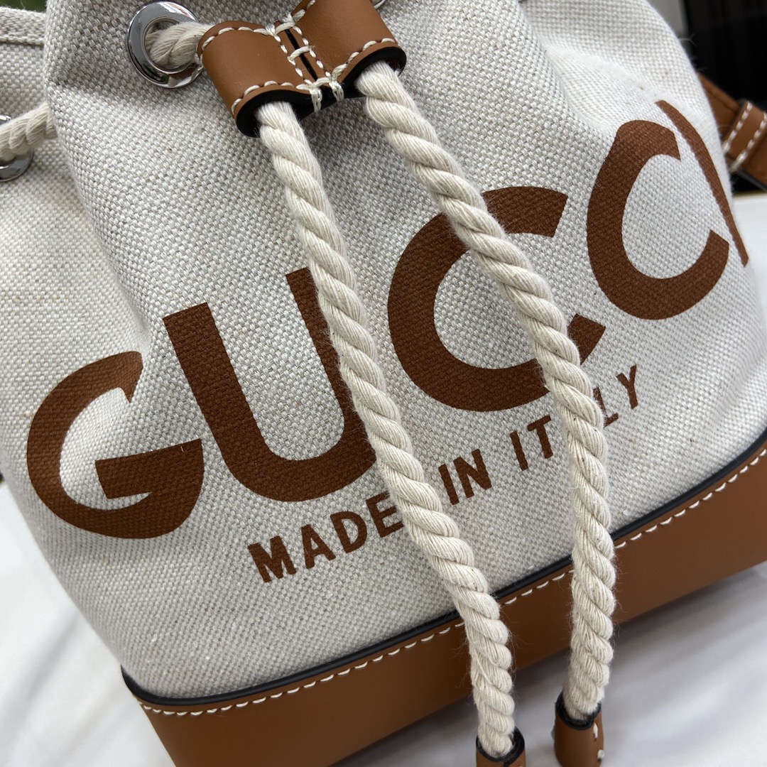 G*u*i backpack-16*21*11cm