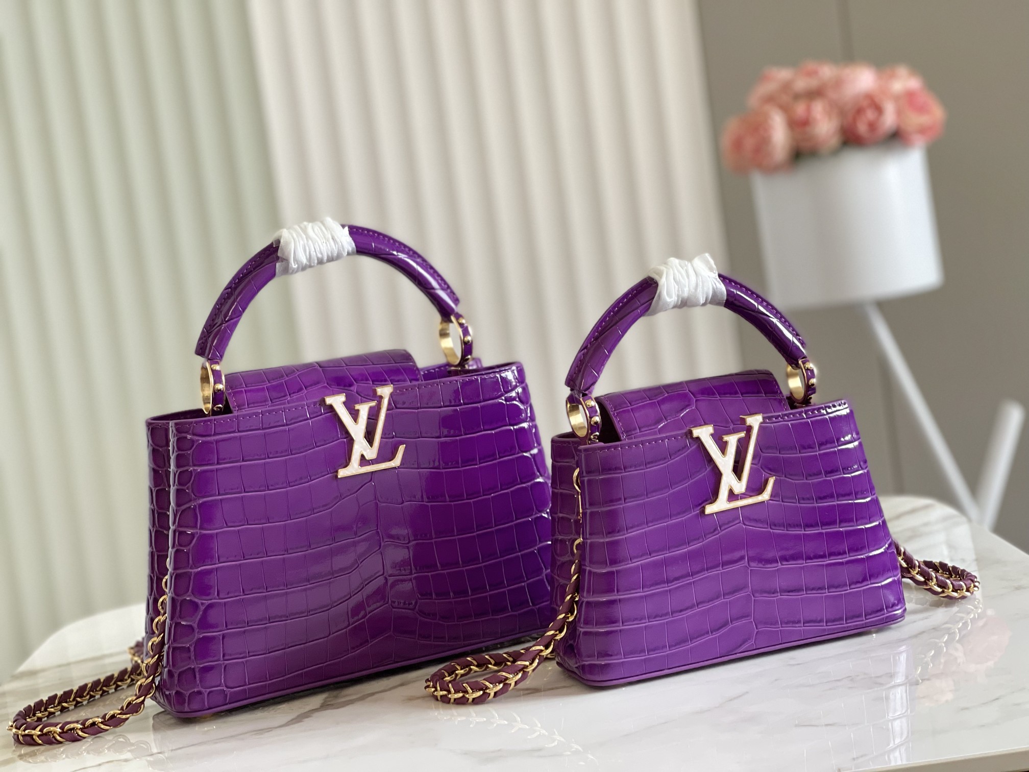 l0*is V*t0n capucines handlebag