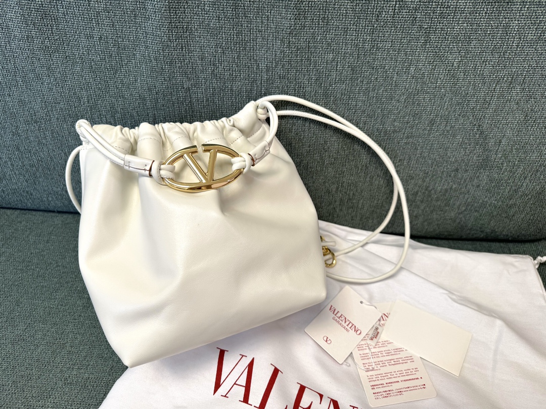 Va1e*ntin0 garavani vlogo pouf bag-23x19x14cm