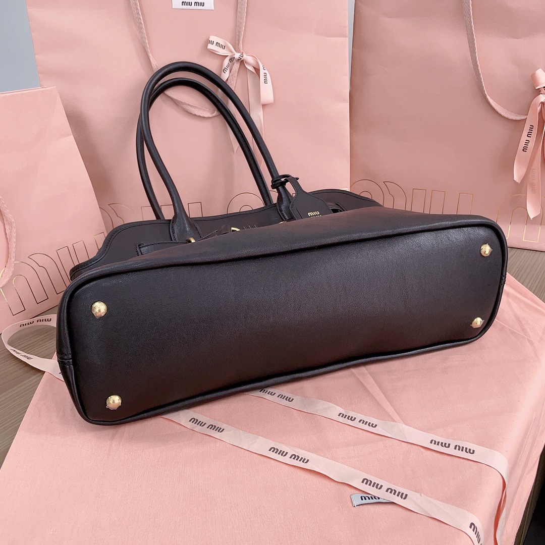 M*um*u aventure nappa tote-31x40x13cm