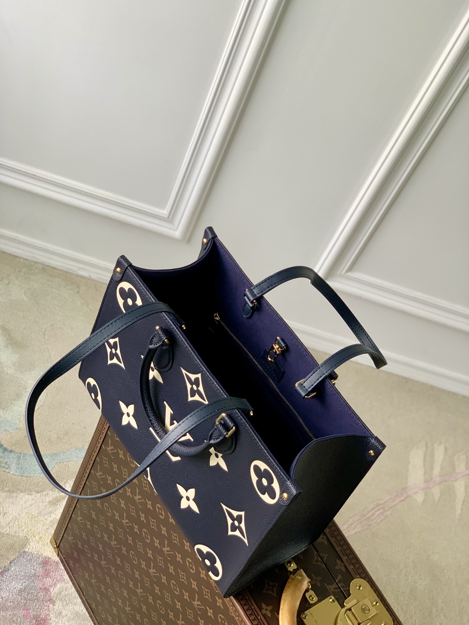 l0*is V*t0n small onthego handbag-35*28*15cm