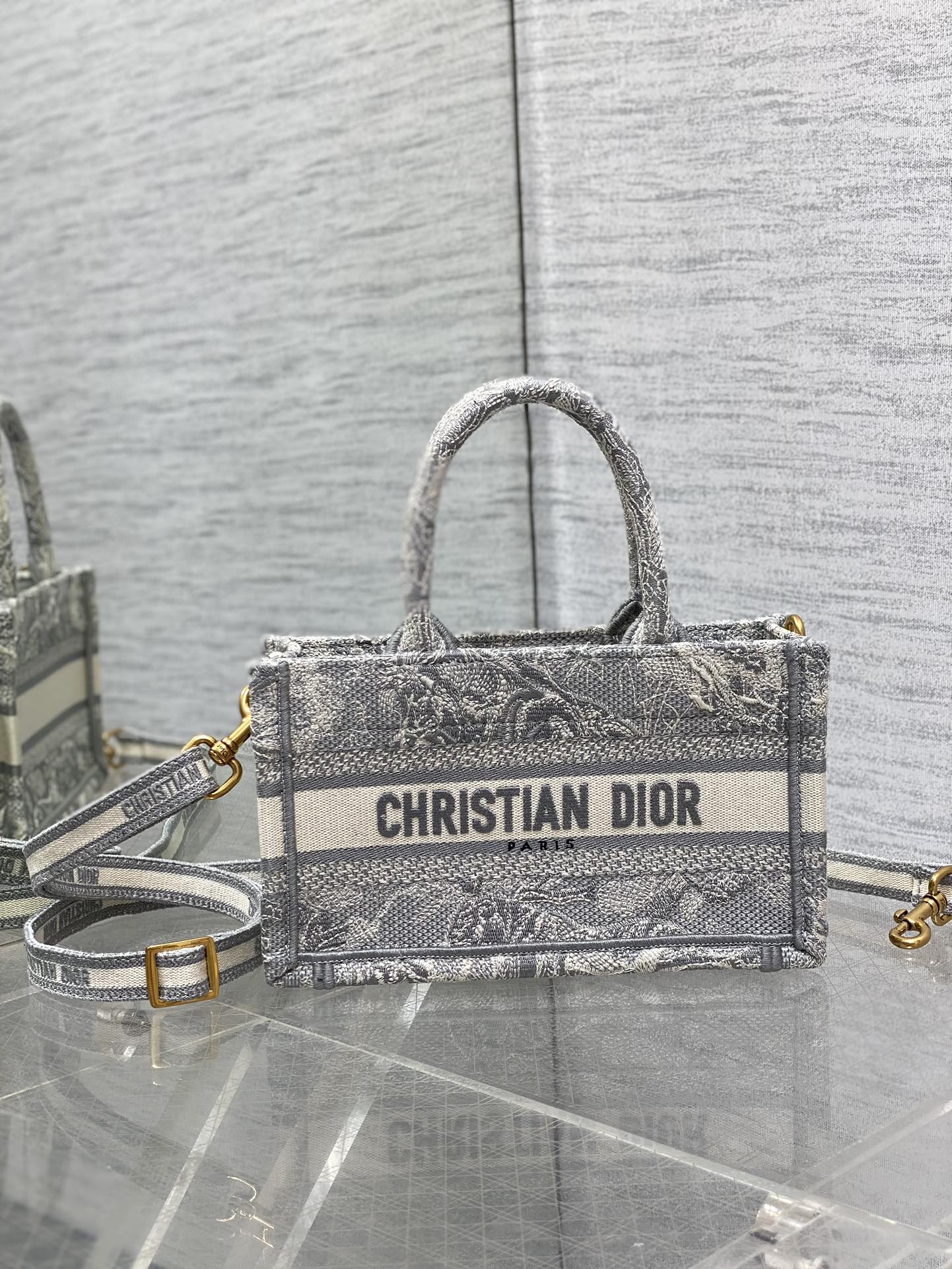 D*or book tote-21.5*13*7.5cm