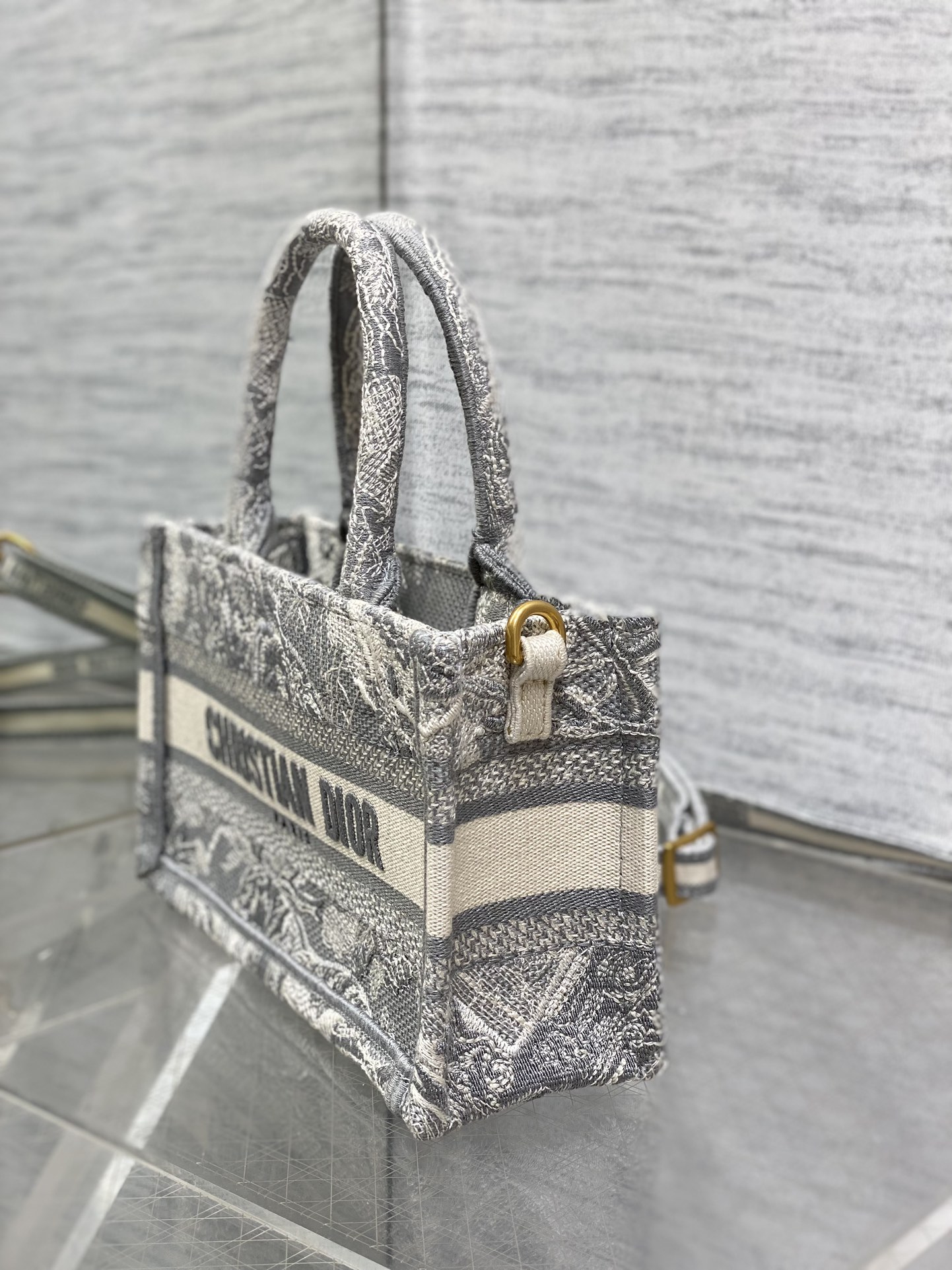 D*or book tote-21.5*13*7.5cm