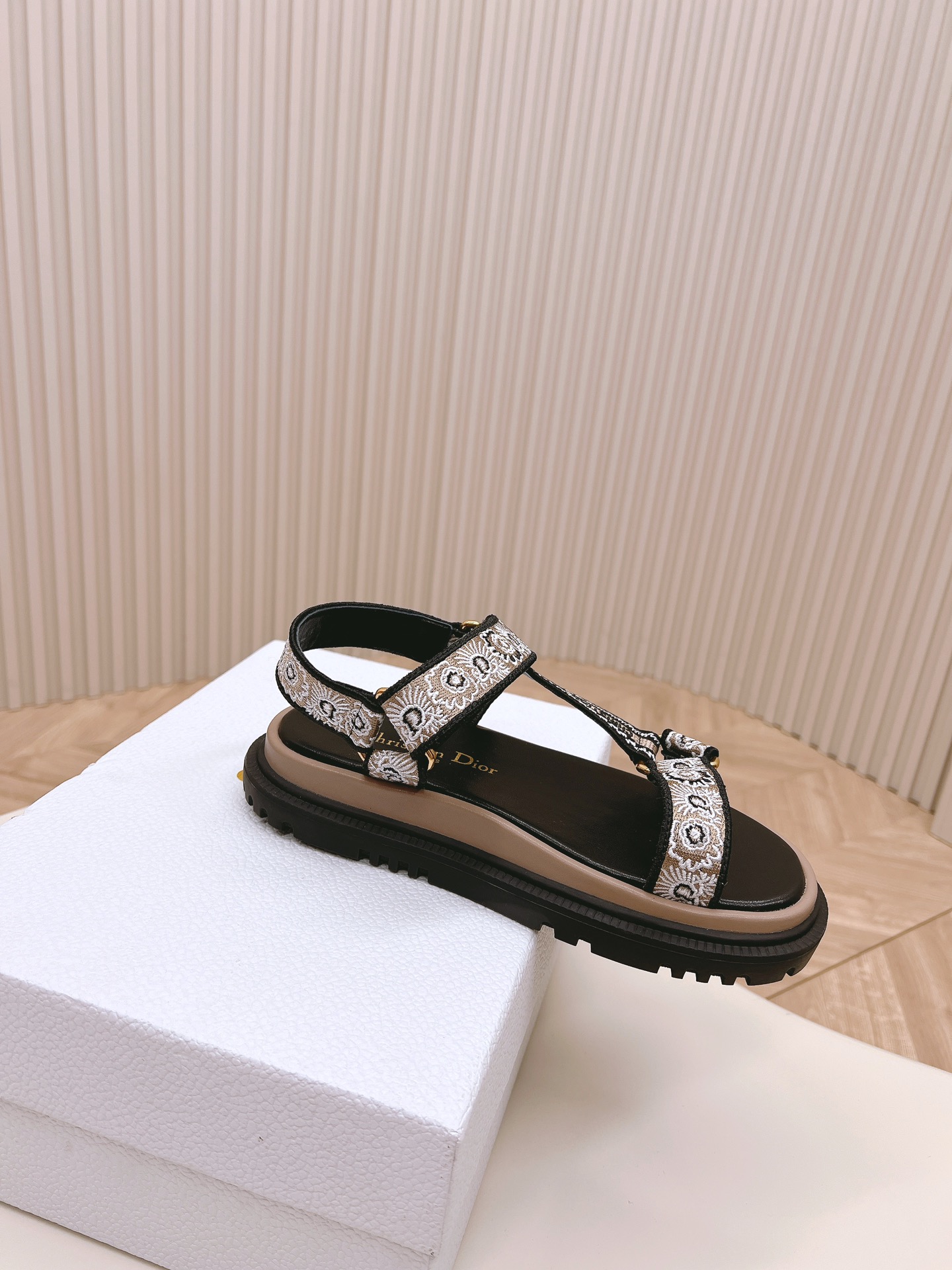 D*or sandals