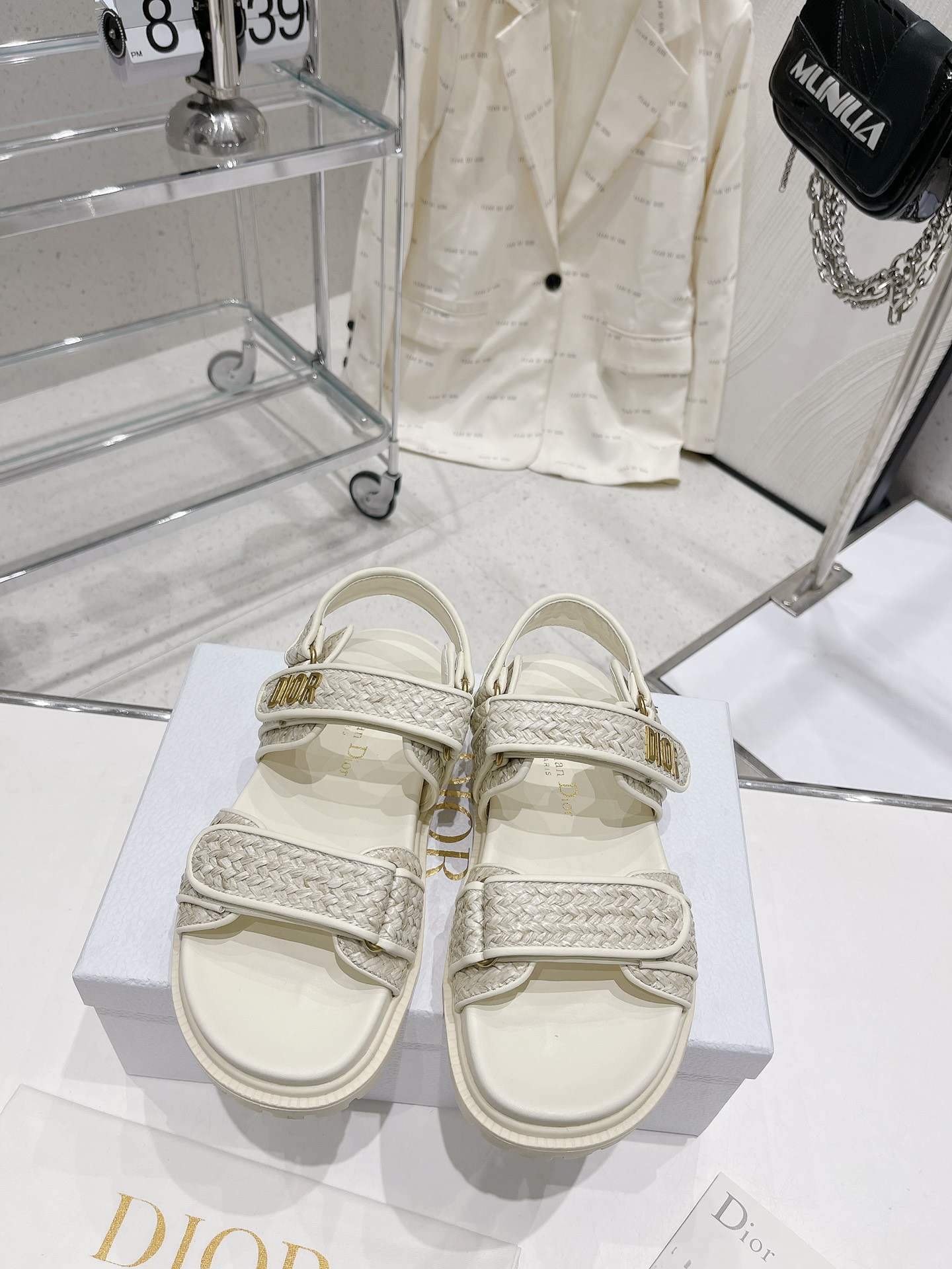 D*or sandals