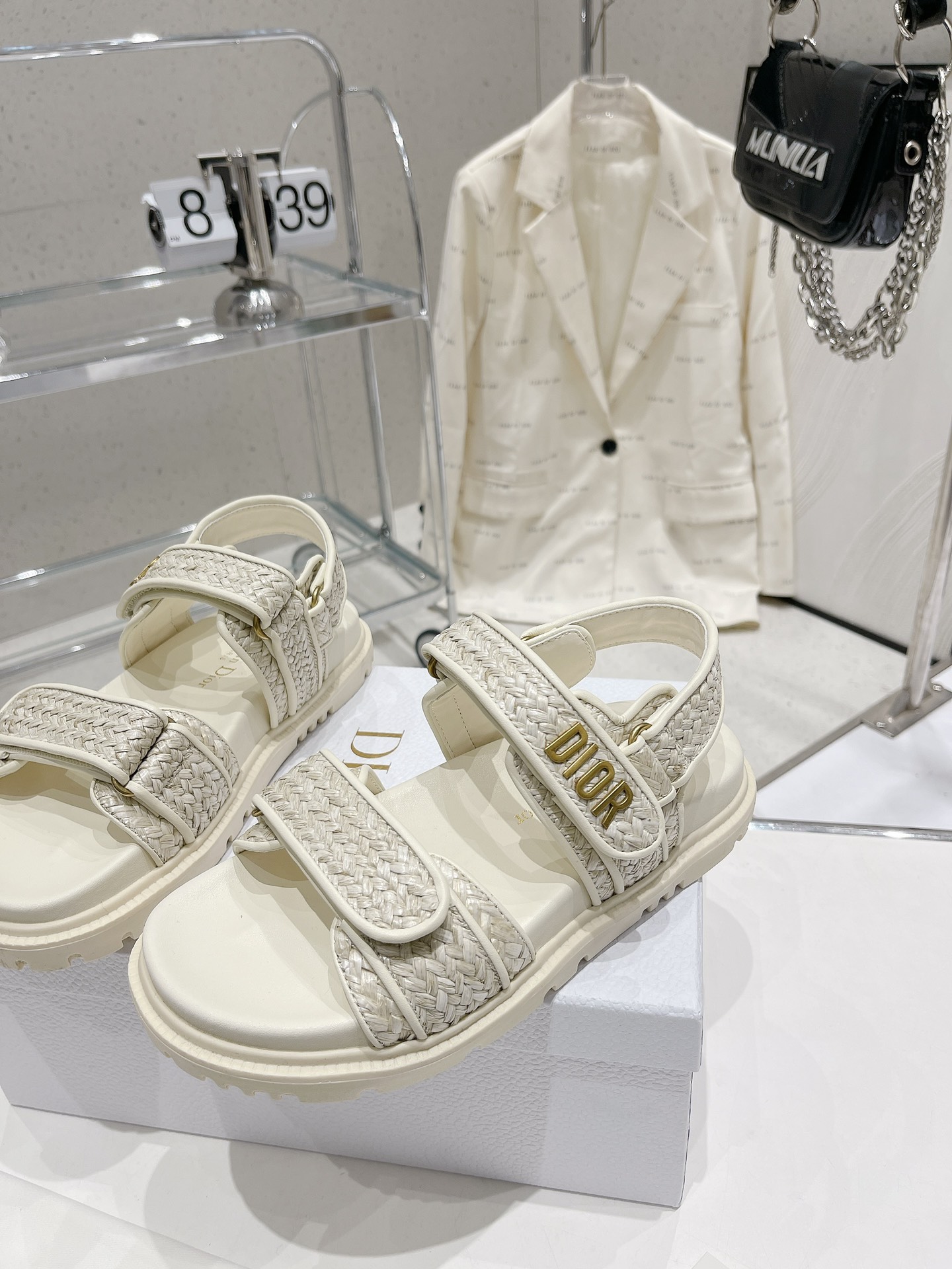 D*or sandals