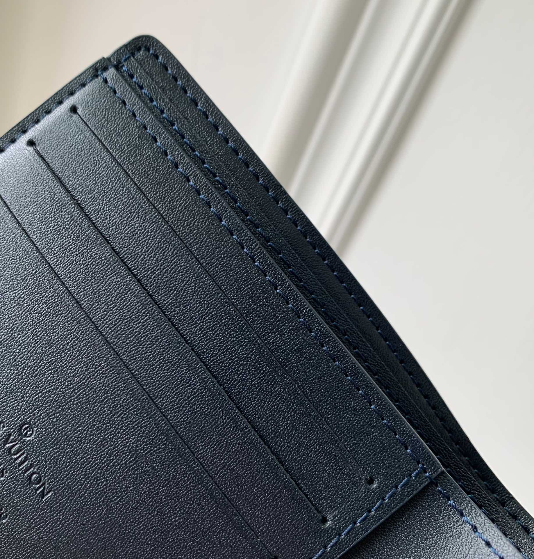 l0*is V*t0n multiple wallet-m61695-11.5 x 9 x 1.5 cm