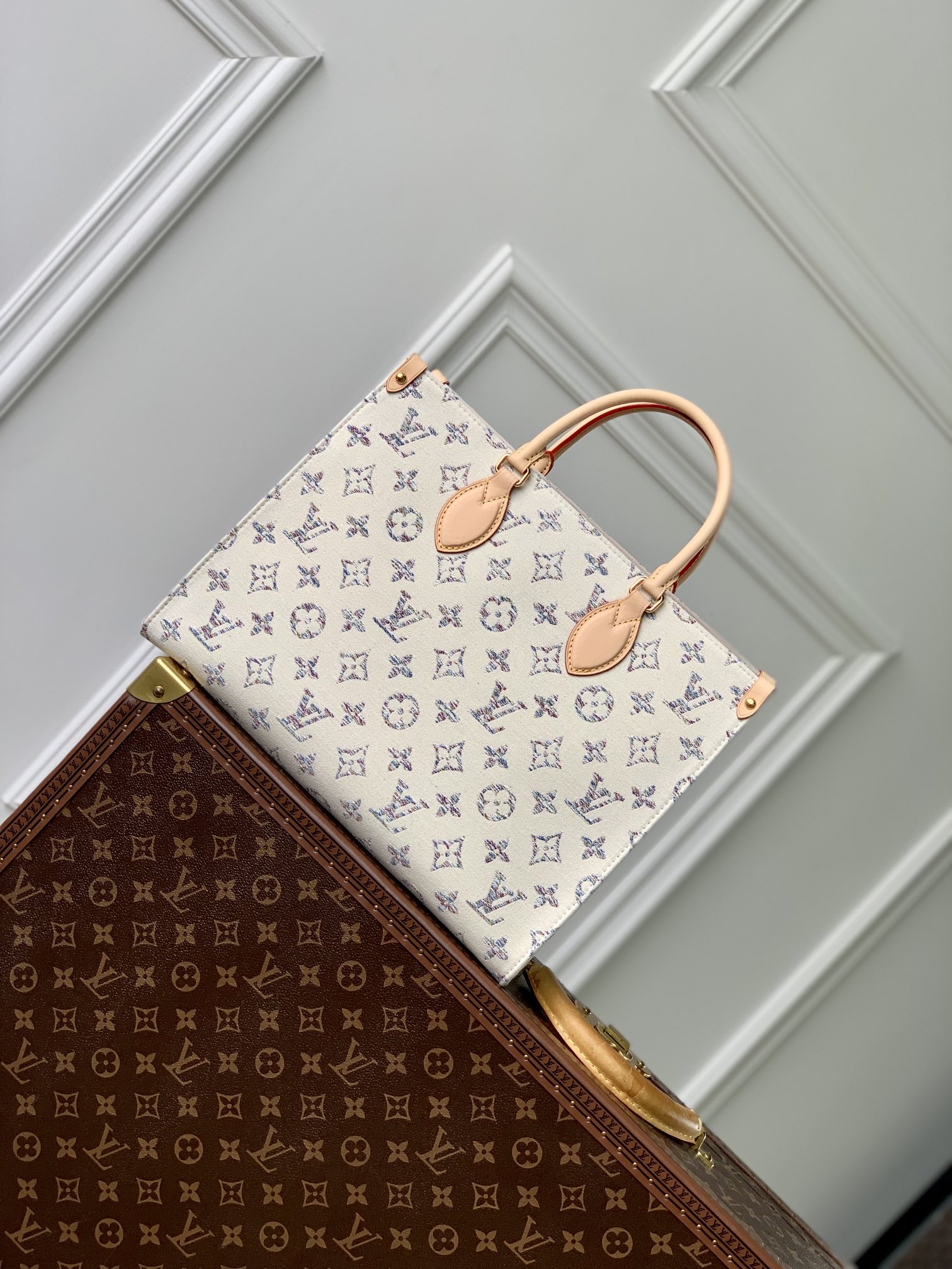 l0*is V*t0n onthego handbag-35*27*14cm