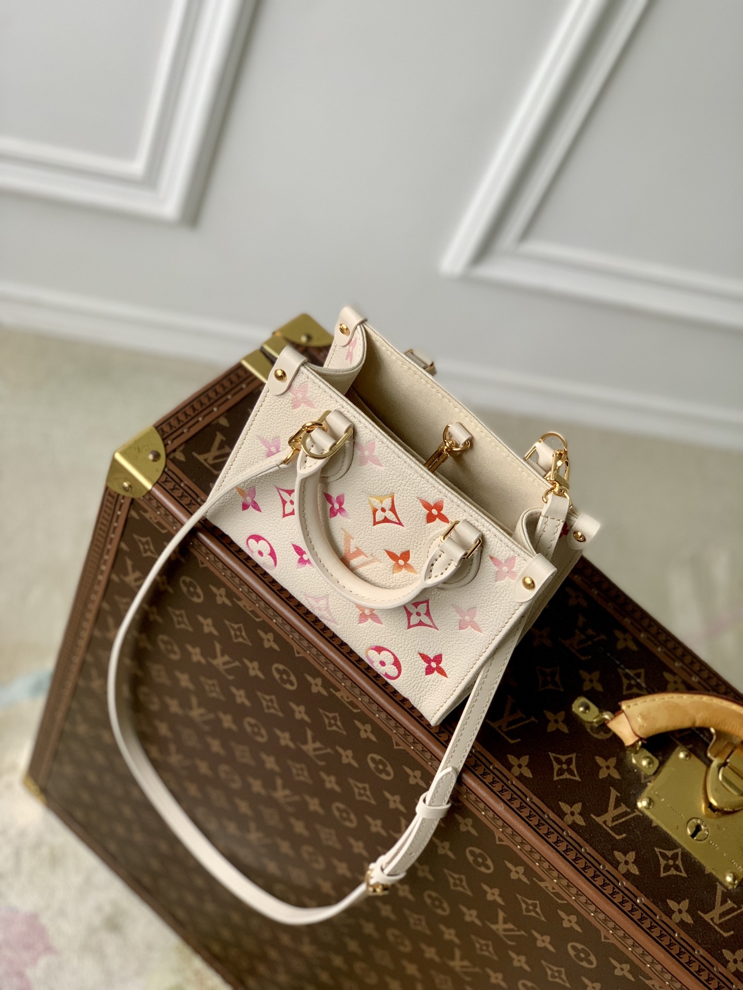 l0*is V*t0n onthego bb handbag-18*15*8.5cm