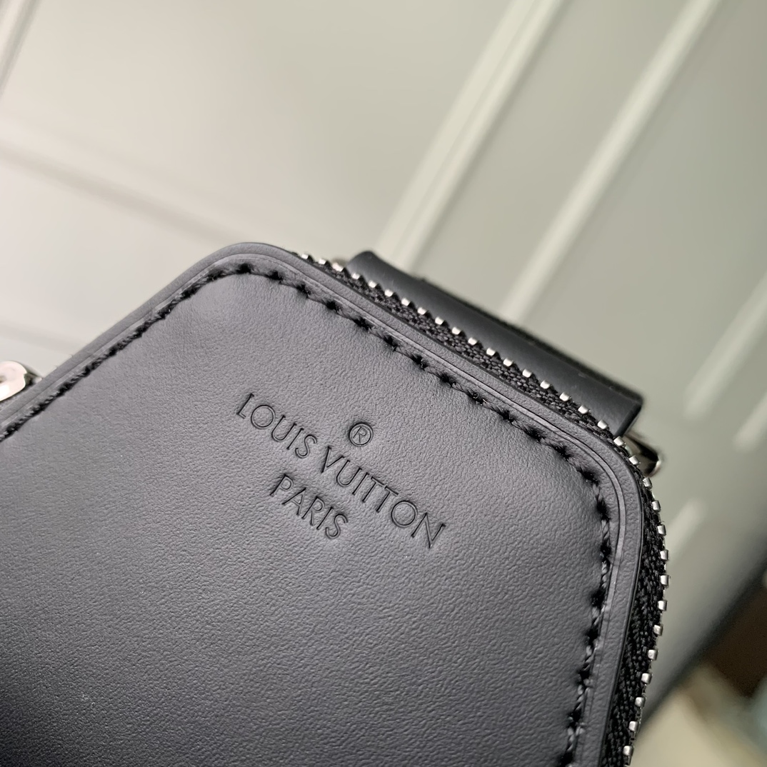 l0*is V*t0n avenue bag-16 x 33 x 5.7cm