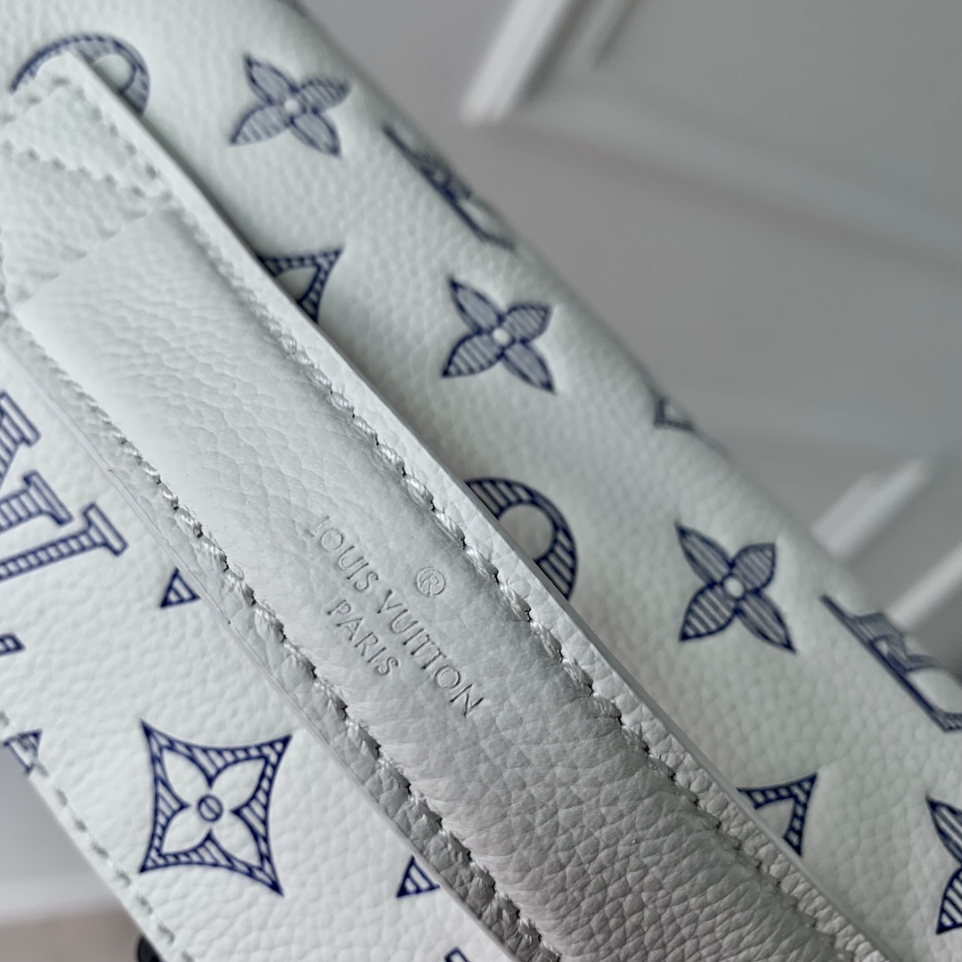 l0*is V*t0n rush waist bag-30 x 15 x 8cm