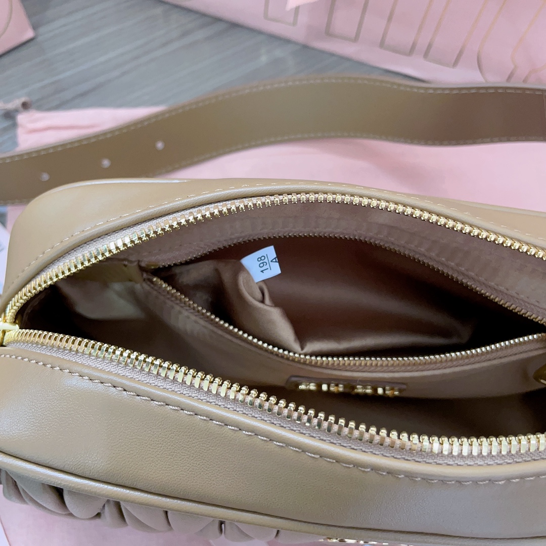 M*um*u matelassé leather shoulder 5bc158 bag-24*11.5*7cm