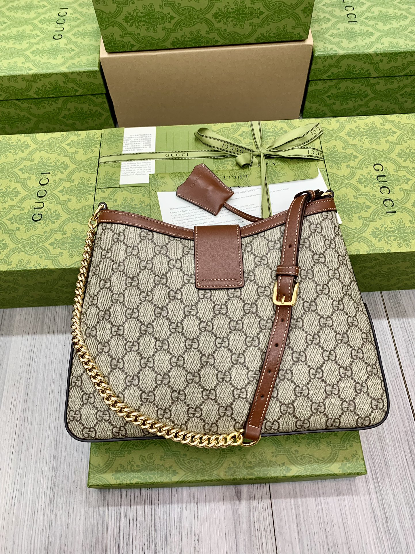 G*u*i padlock bag-32.5x 24x 5.5cm