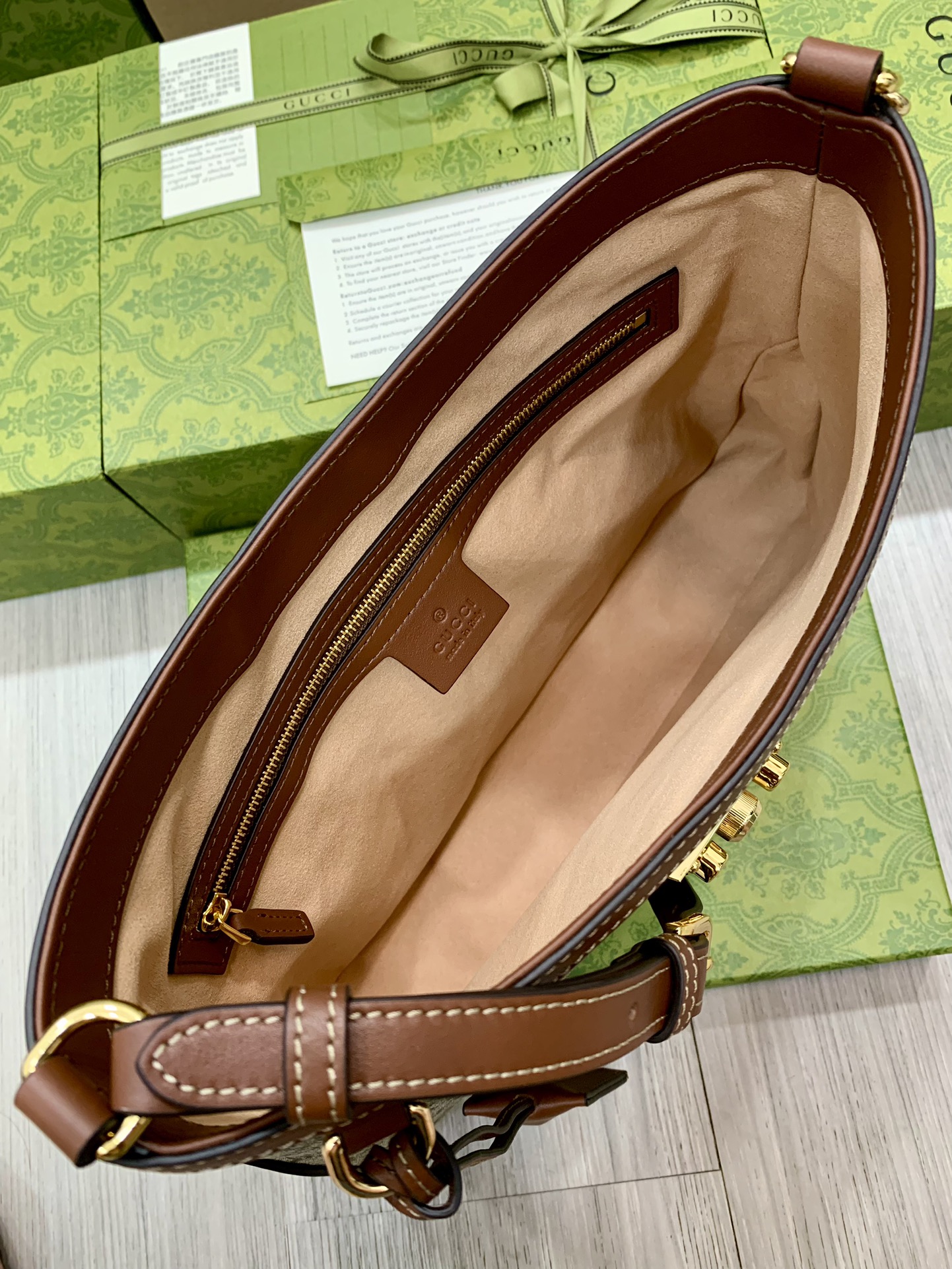 G*u*i padlock bag-32.5x 24x 5.5cm