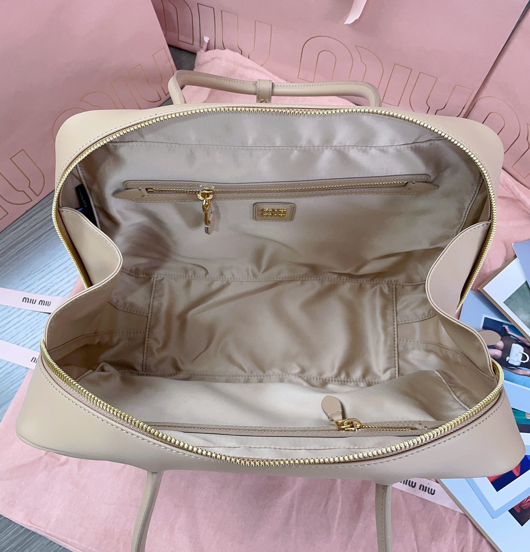 M*um*u leather top handbag-34x23x12cm