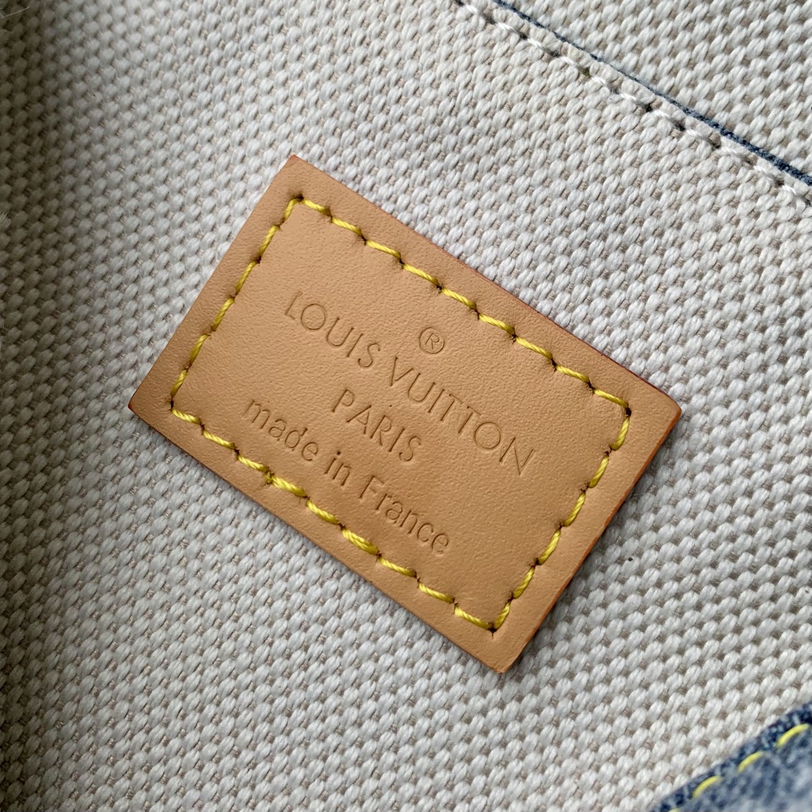 l0*is V*t0nsteamer bag-15 x 18 x 7cm