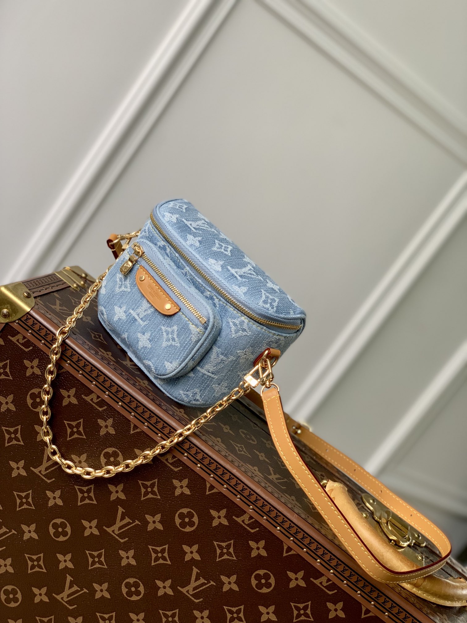 l0*is V*t0n mini bumbag-17 x 12 x 9.5cm