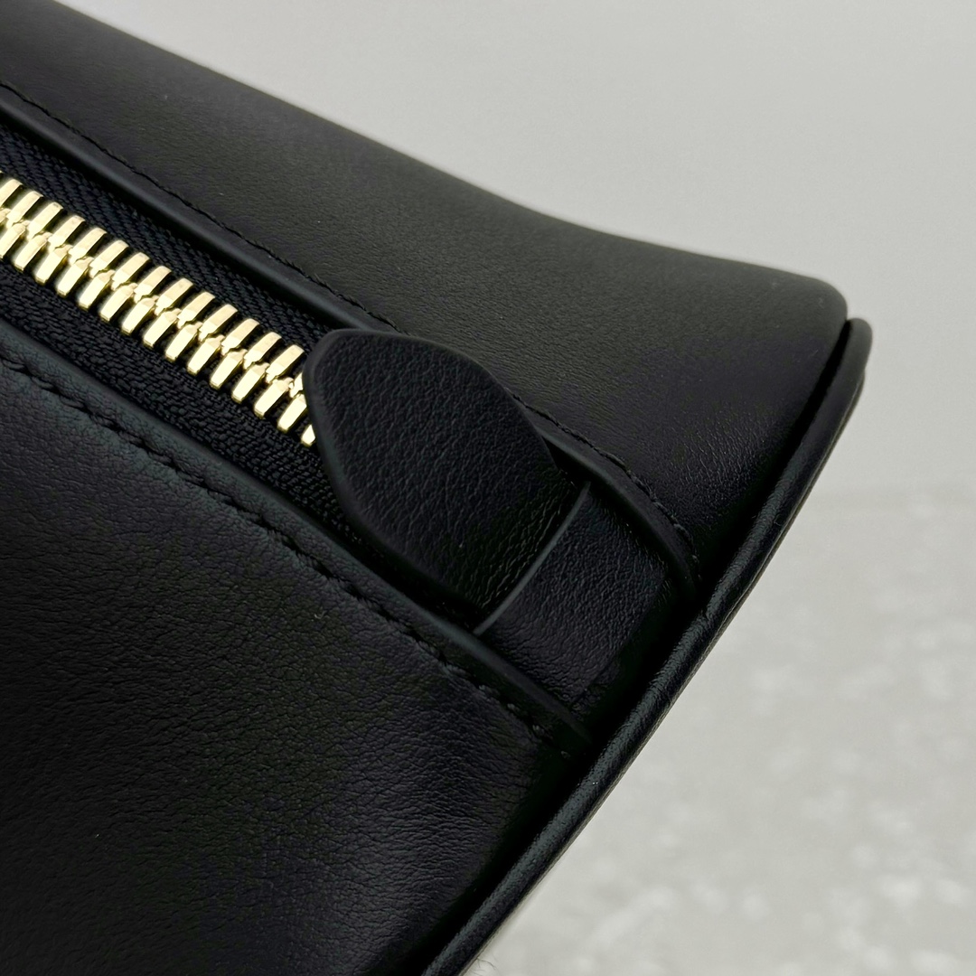 M*um*u casual style plain leather elegant style bridal logo-33*13*21cm