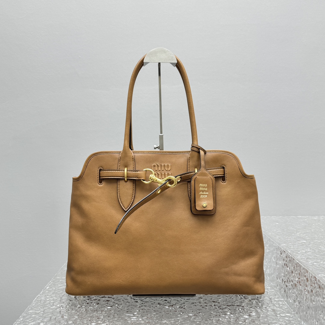 M*um*u aventure nappa tote-31x40x13cm