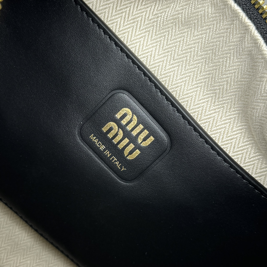 M*um*u black leather hobo bag-27*8*20cm