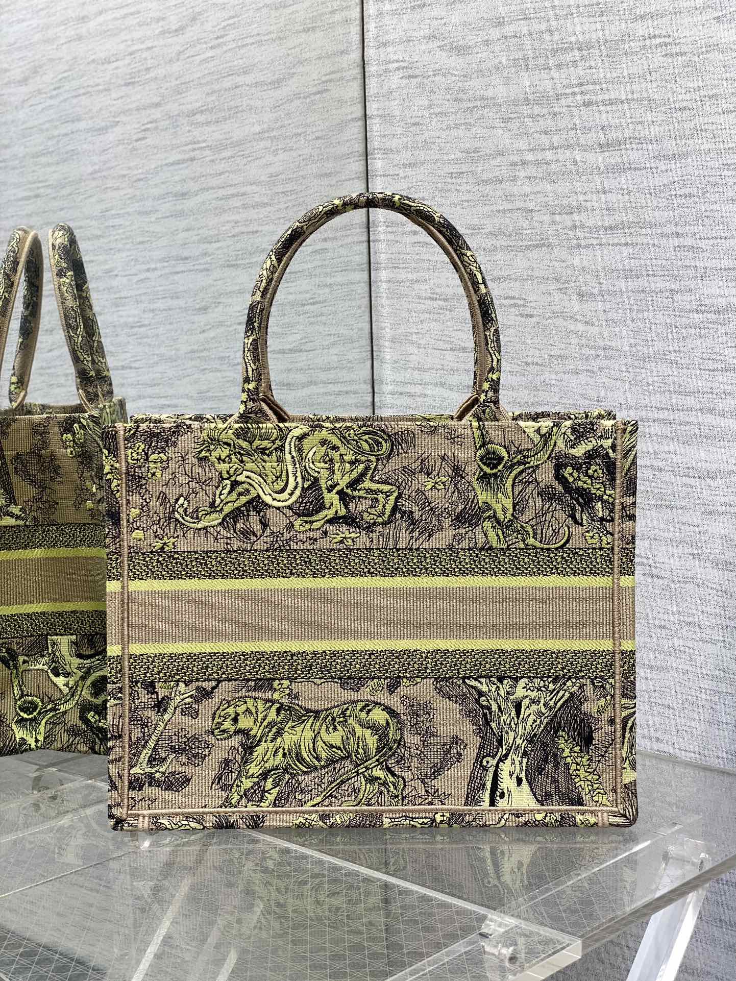 D*or small book tote-36.5cm