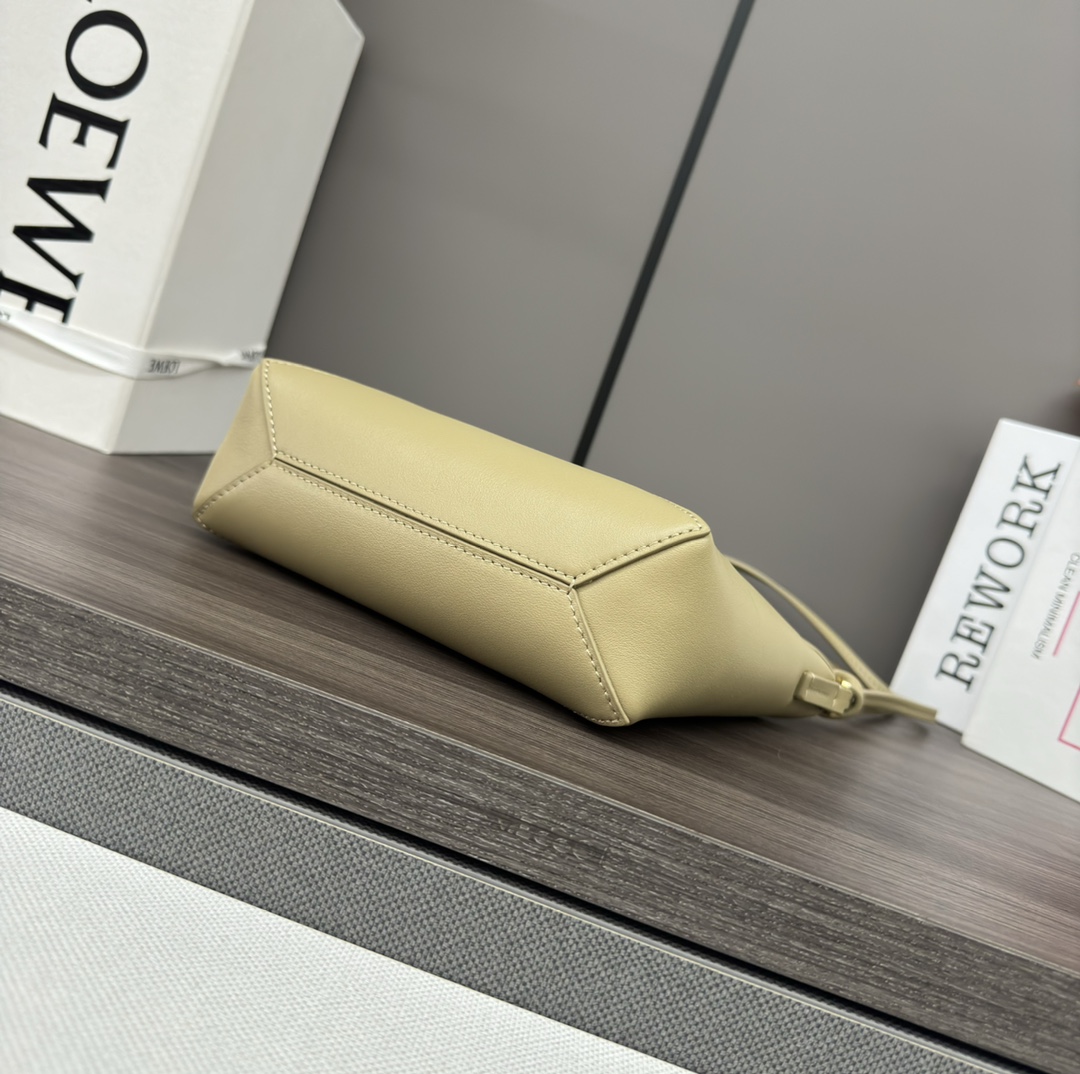 L0ew* puzzle fold pouch-23*6.5*15.5cm