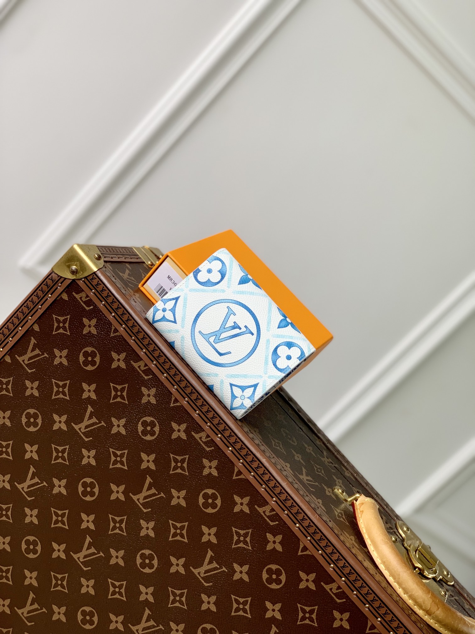 l0*is V*t0n victorine by the pool wallet-12 x 9.5 x 2.5cm