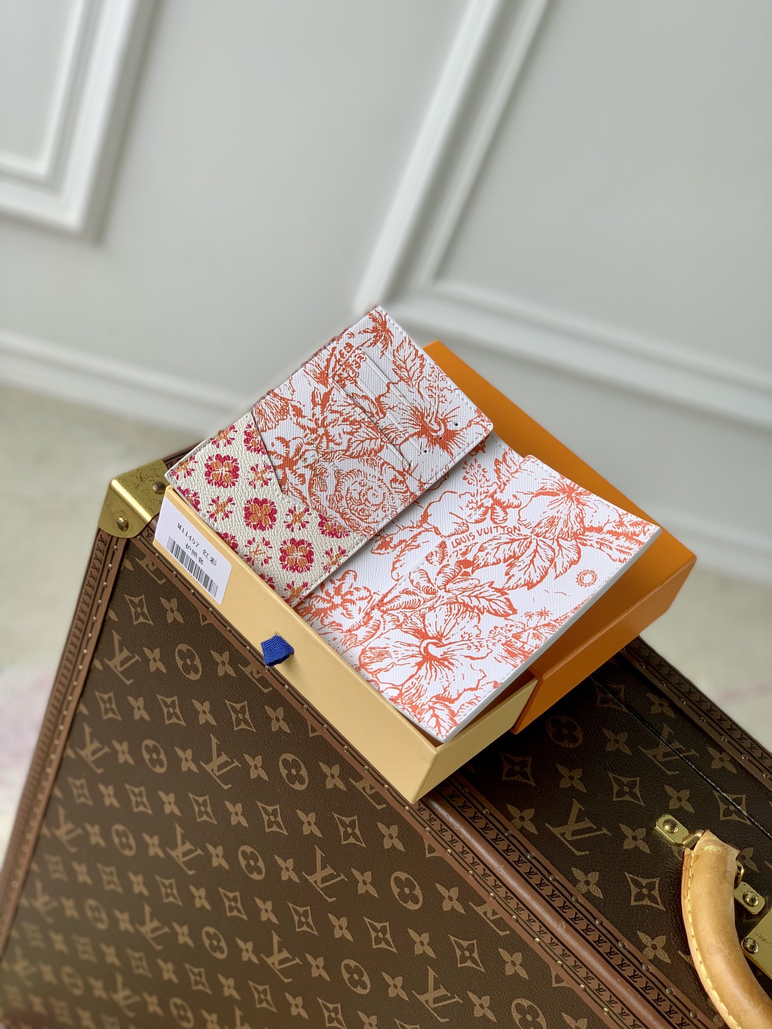 l0*is V*t0n by the pool wallet-10 x 14 x 2.5cm