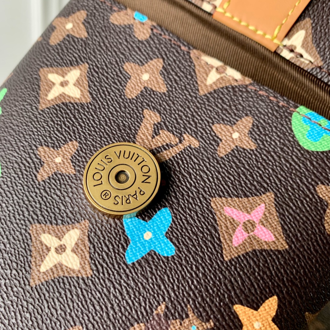 l0*is V*t0n crossbody bag-12.5 x 18 x 8.5cm