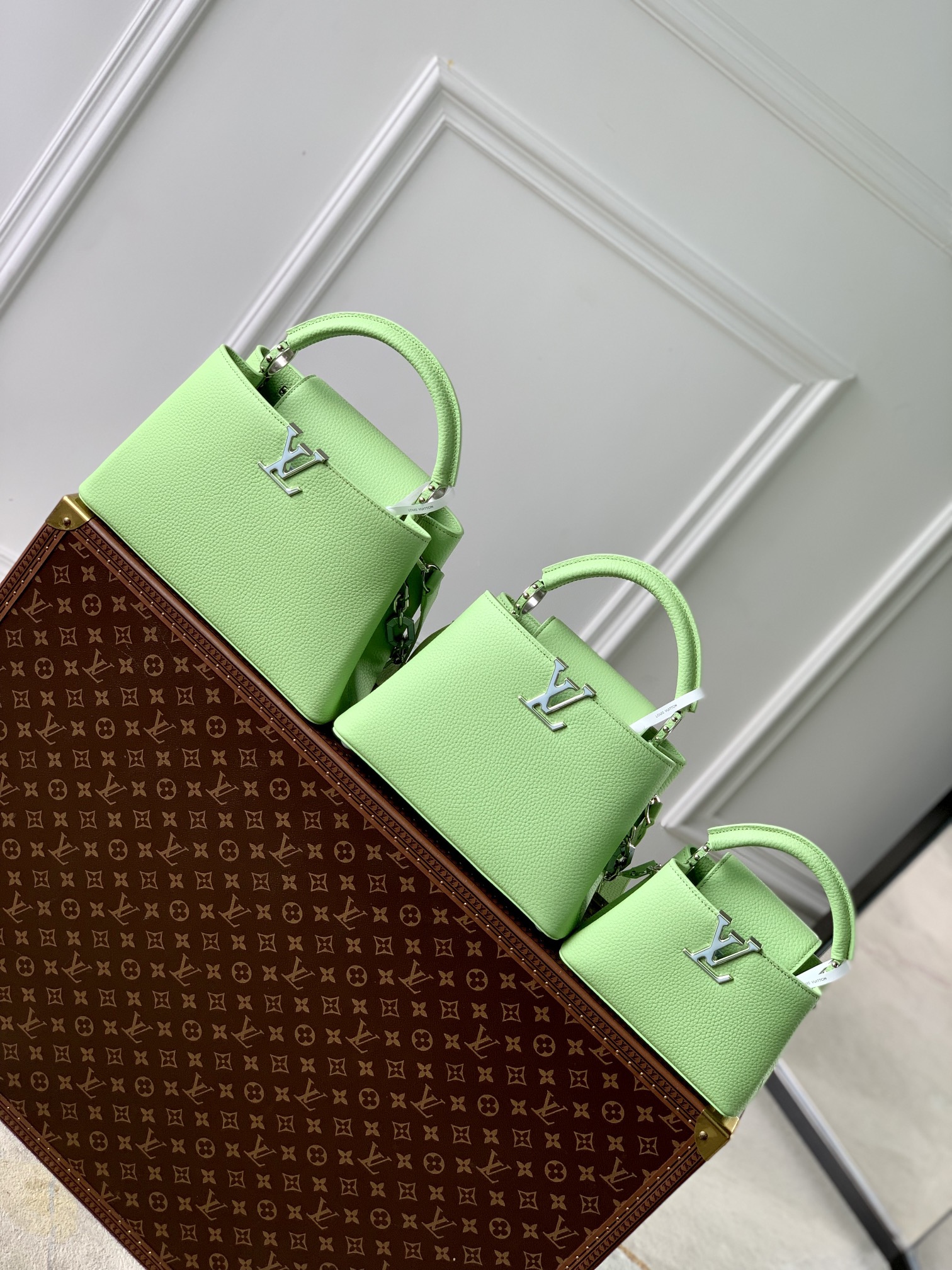 l0*is V*t0n capucines handlebag
