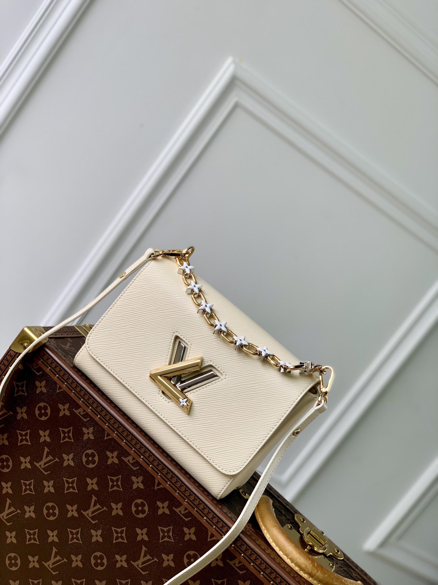 l0*is V*t0n twist mm bloom bag-23*17*9.5cm