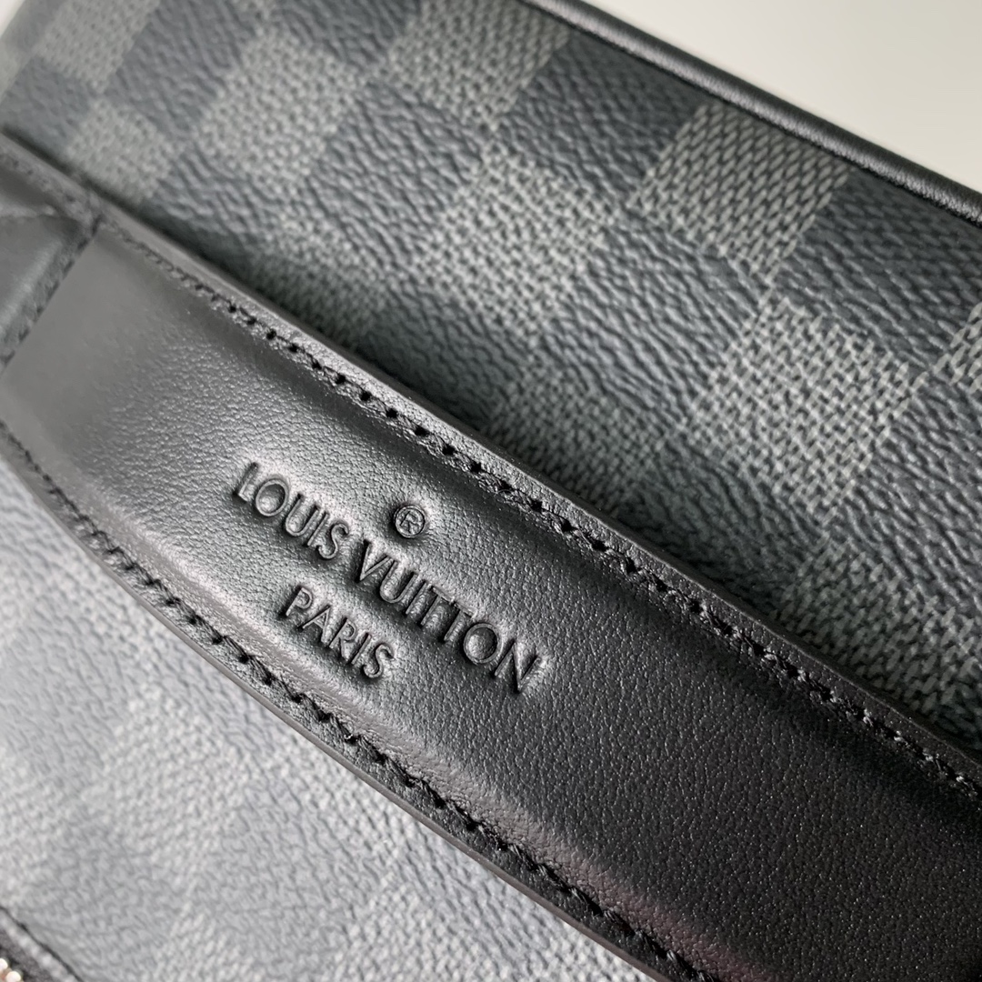 l0*is V*t0n toiletry bag 2 compartments-24*13*13cm