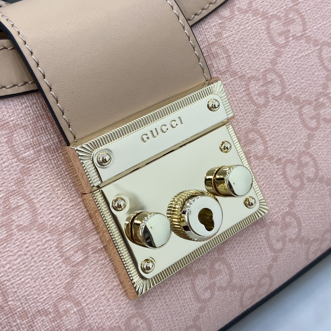 G*u*i padlock bag-26.5 x 13.5 x 4.5cm