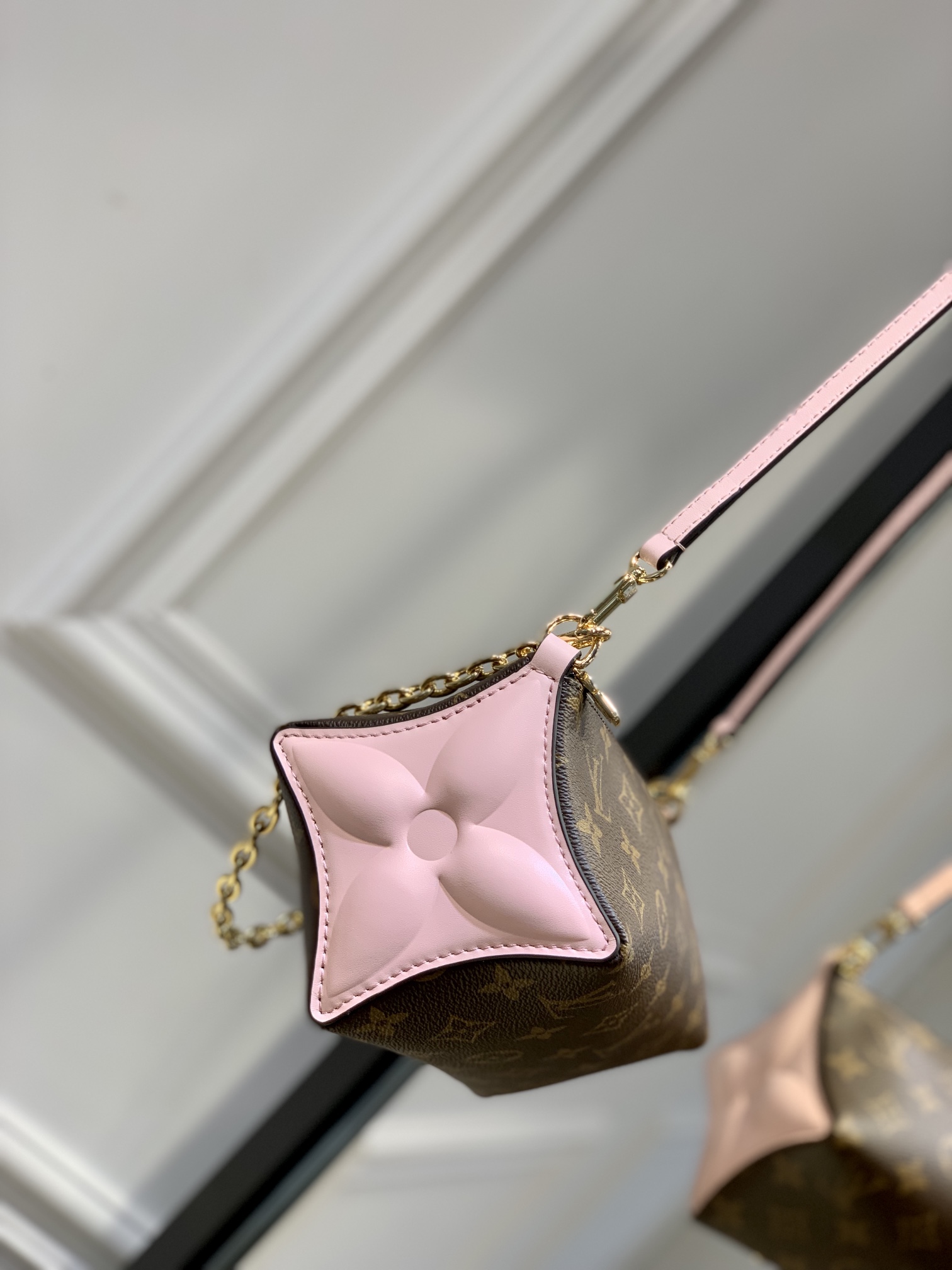 l0*is V*t0n bloom pouch-m11303-22.5*13*13cm