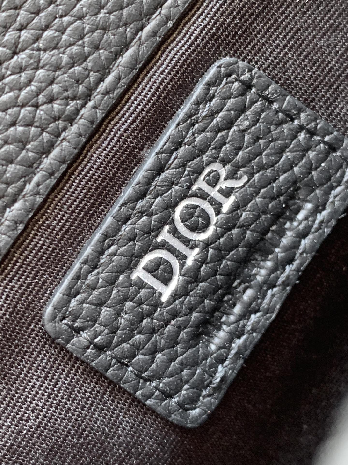 d*or safari Nor*h-south bag-14 x 19 x 6.5cm