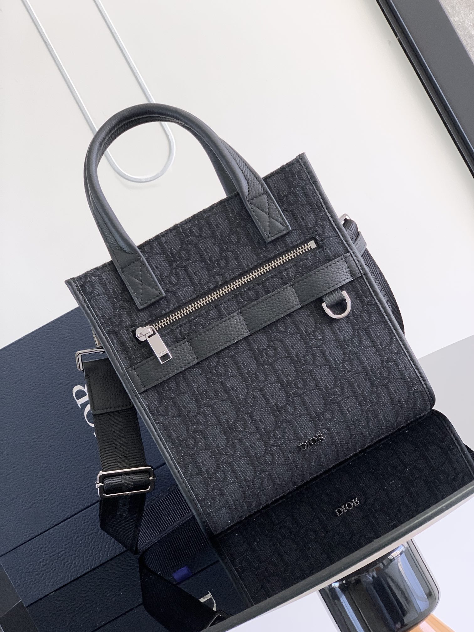 d*or safari Nor*h-south bag-21 x 23.5 x 7.5cm